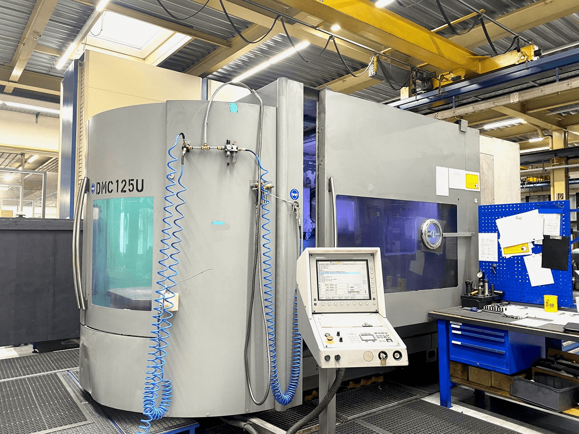Widok z przodu maszyny DMG Deckel Maho DMC 125 U