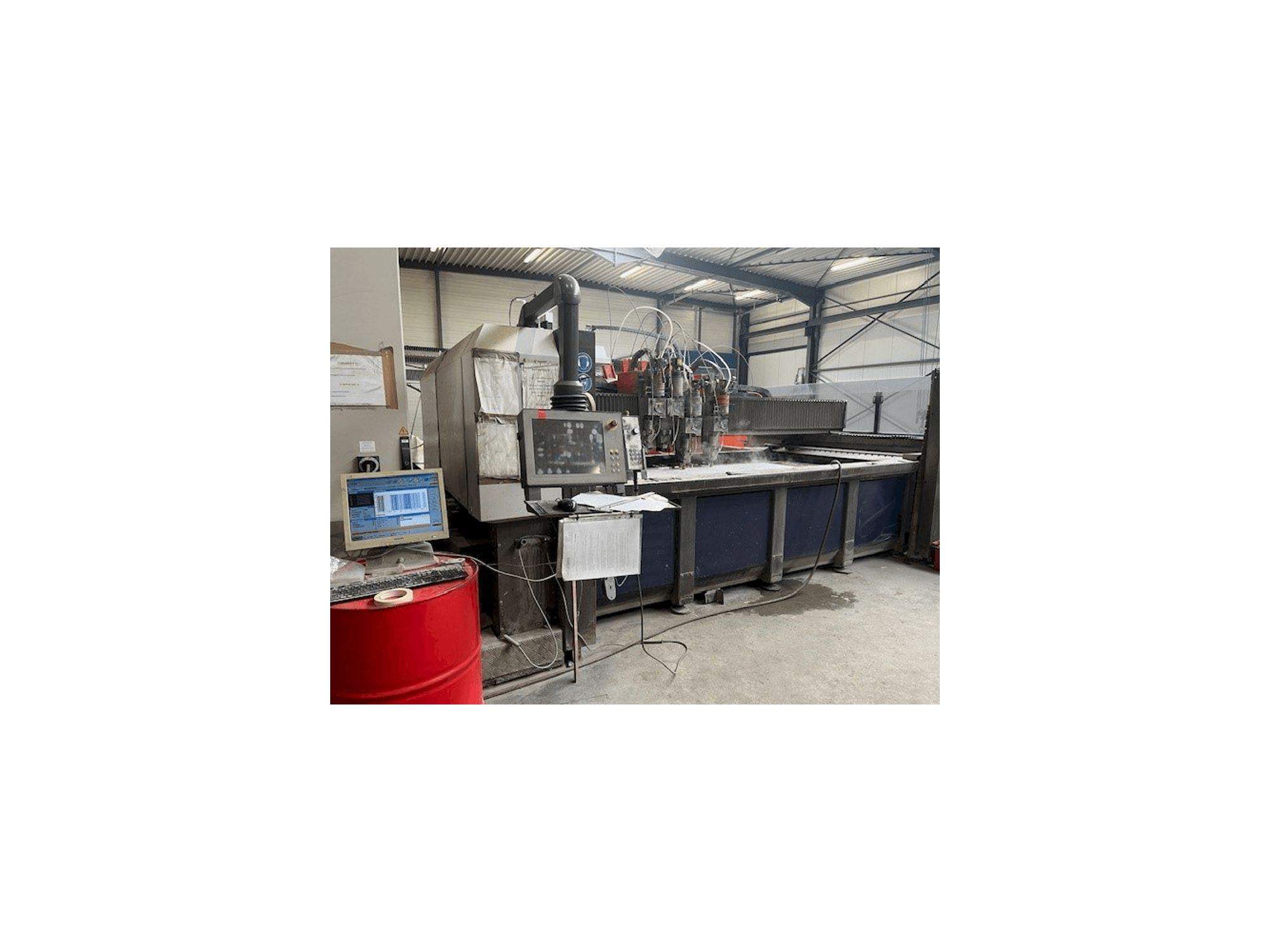 Widok z przodu maszyny Bystronic ByJet Pro 3015