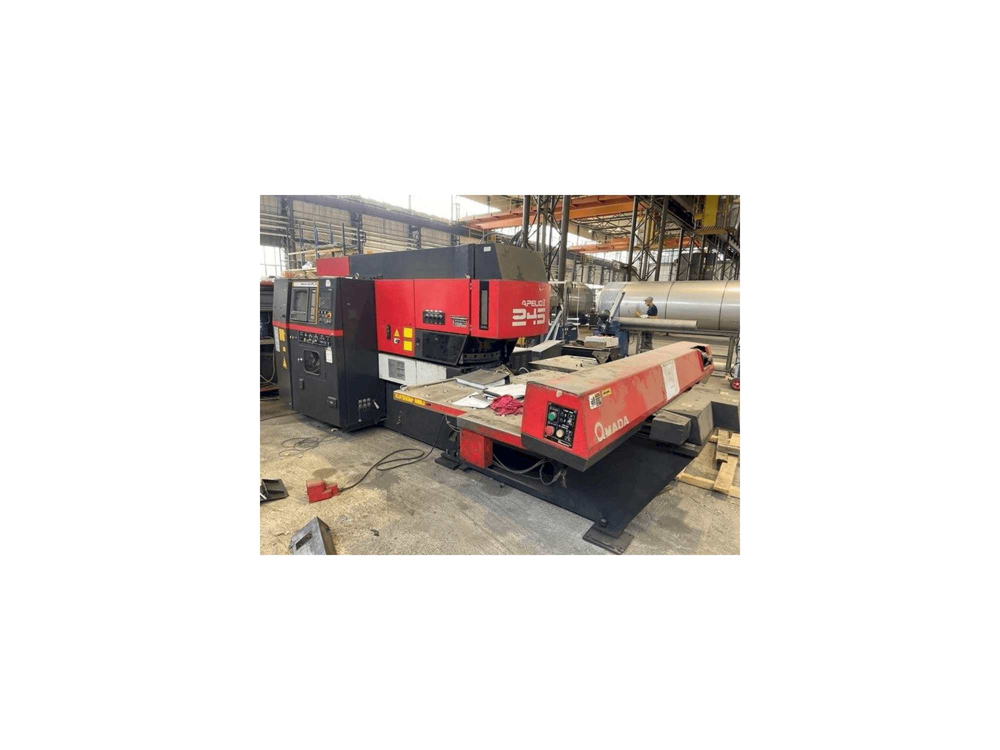 Widok z przodu maszyny AMADA Apelio II 245