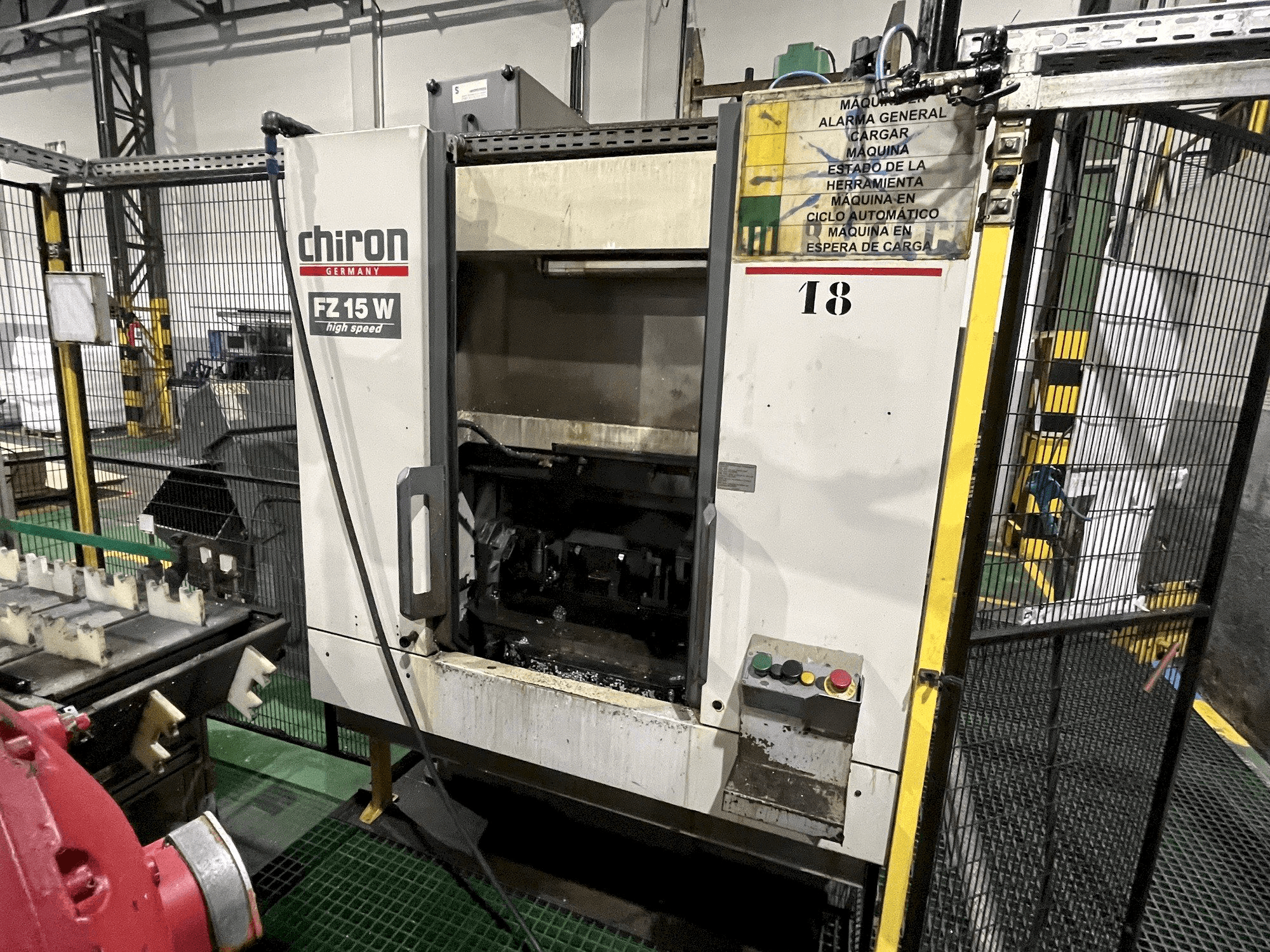 Widok z przodu maszyny CHIRON FZ15W