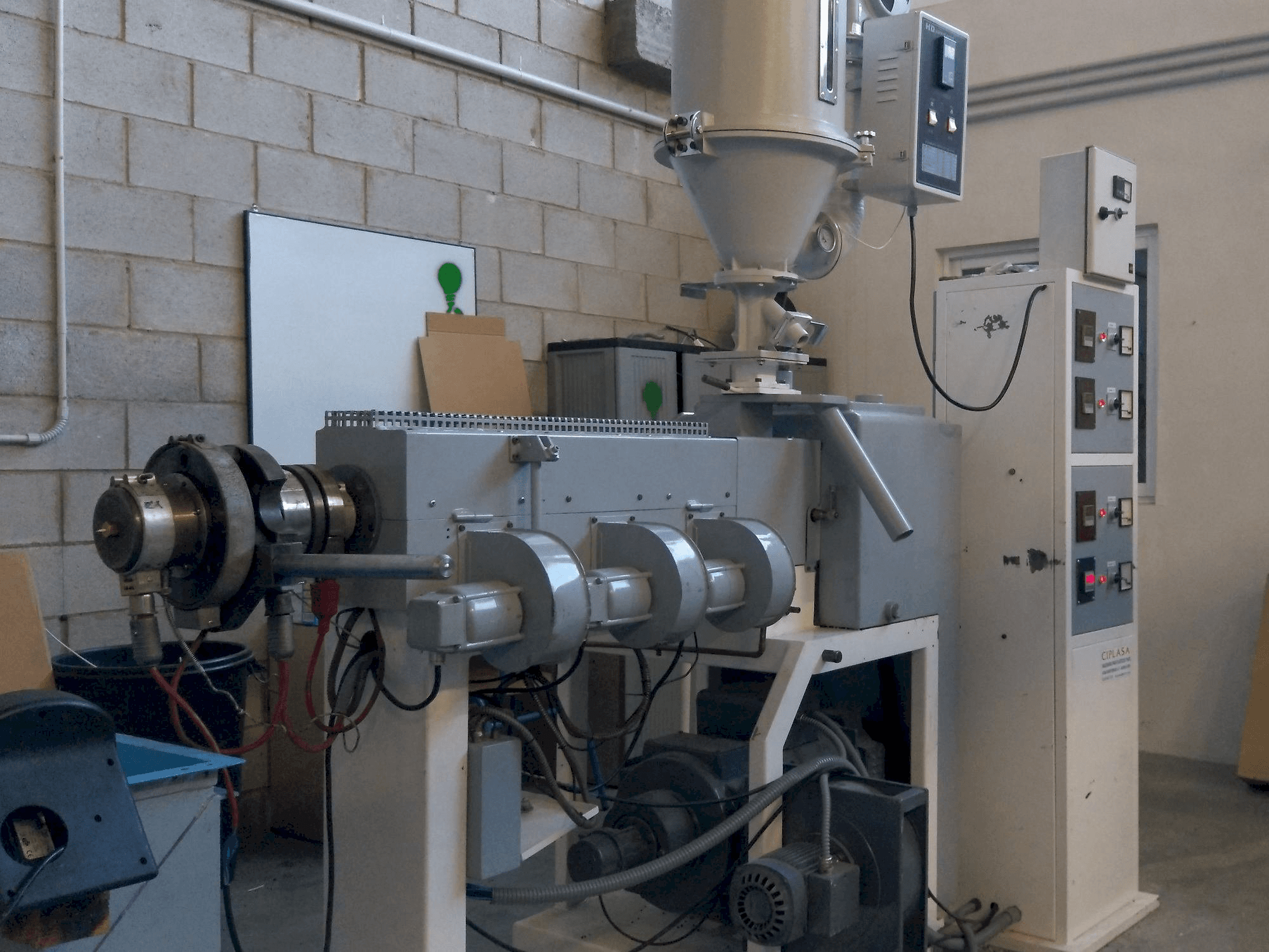 Widok lewej strony maszyny Mateu & Solé EX 38