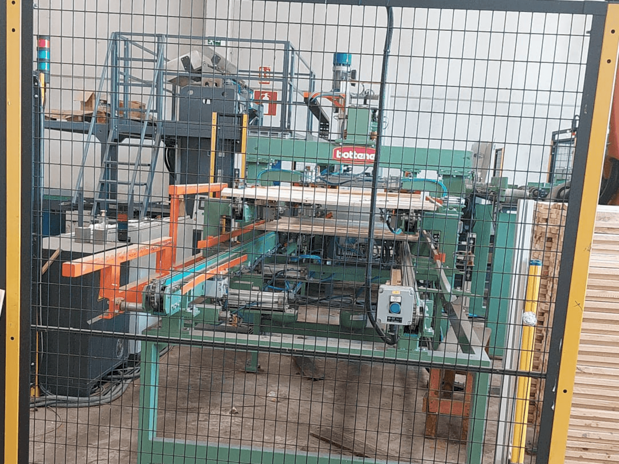 Widok z przodu maszyny MAQUINARIA LDM VPS 2103