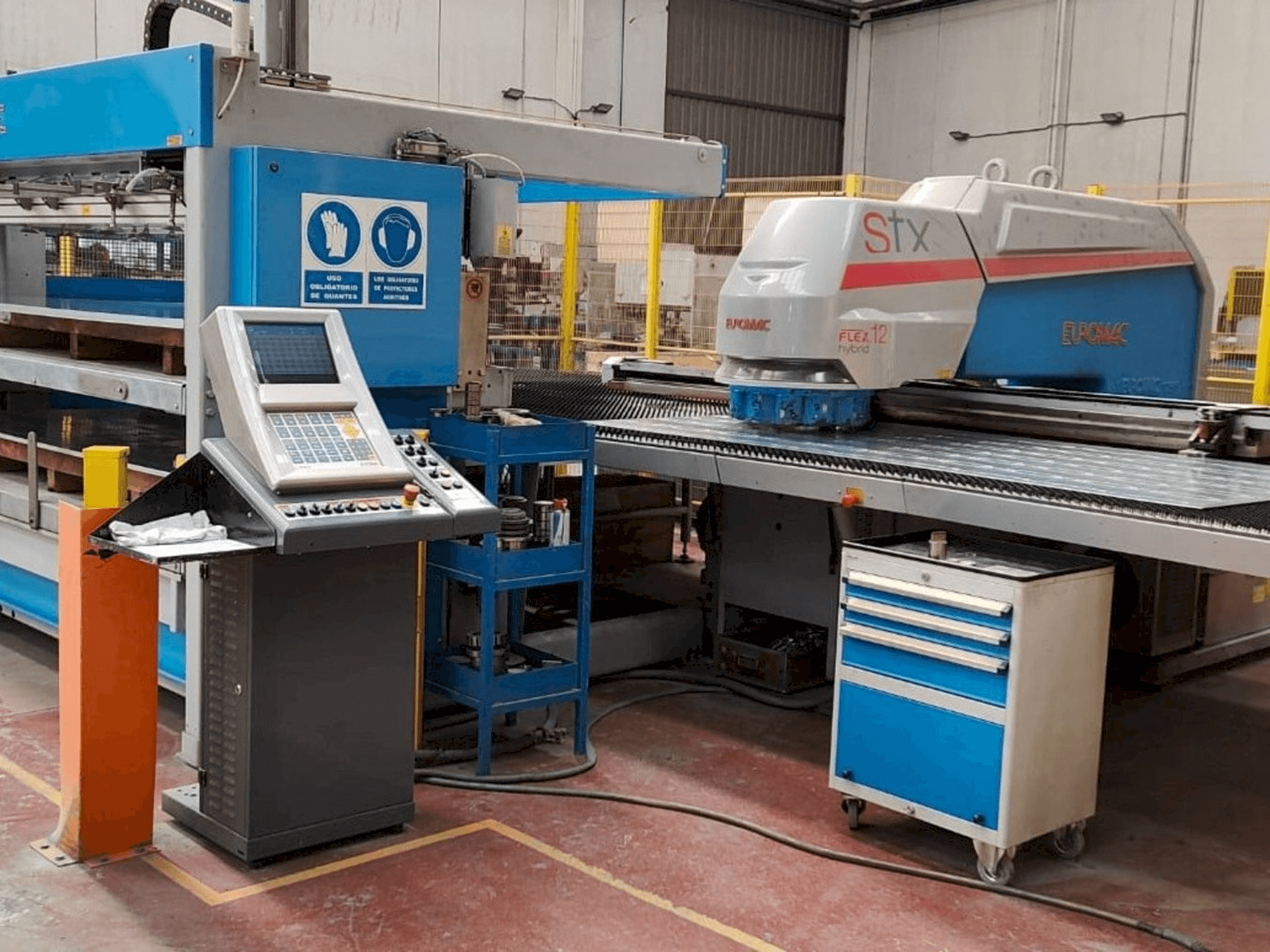 Widok z przodu maszyny Euromac STX Plus 1250/30-2500 Flex 12 Hybrid