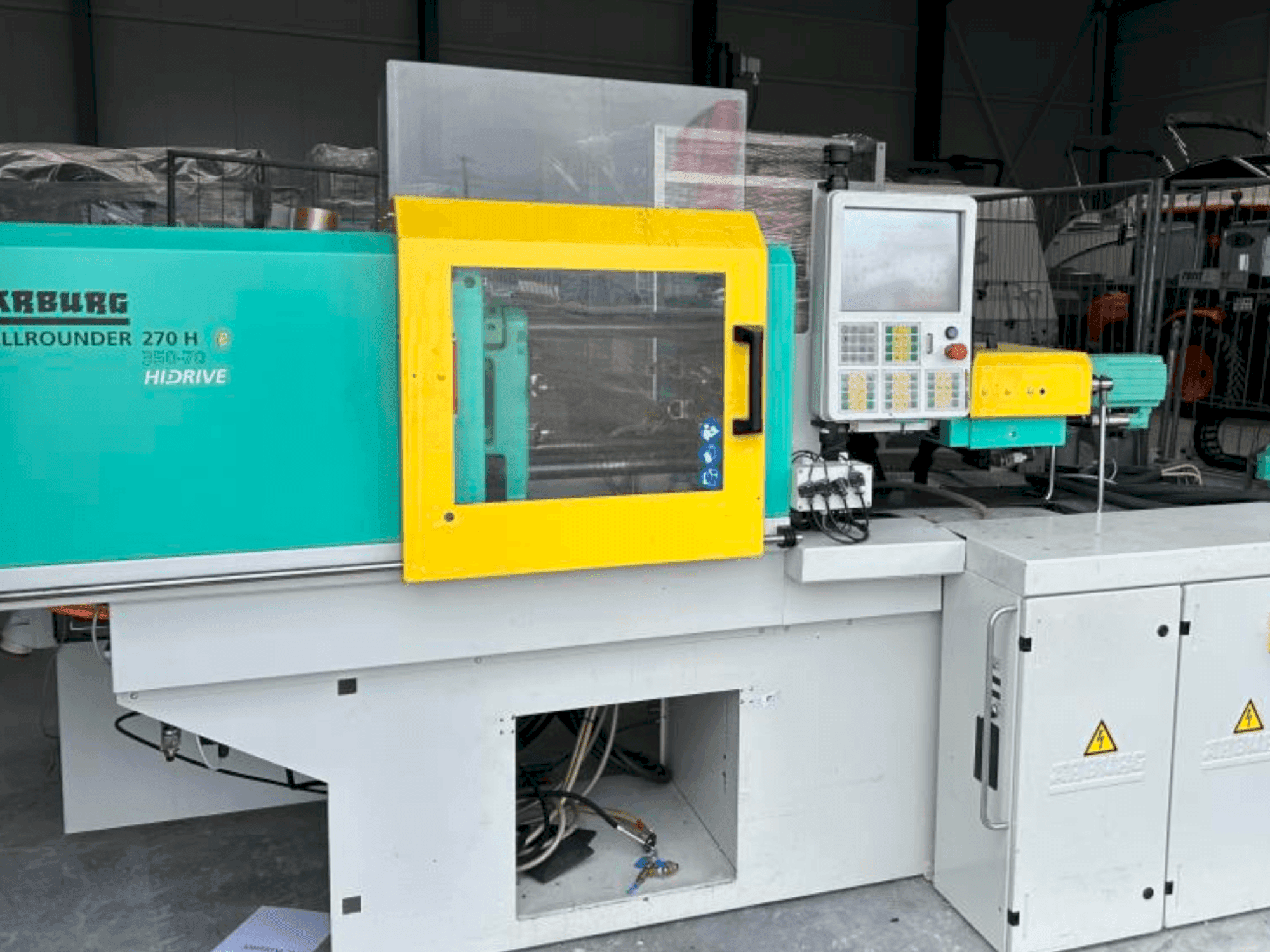 Widok z przodu maszyny Arburg Allrounder 270 H 350-70