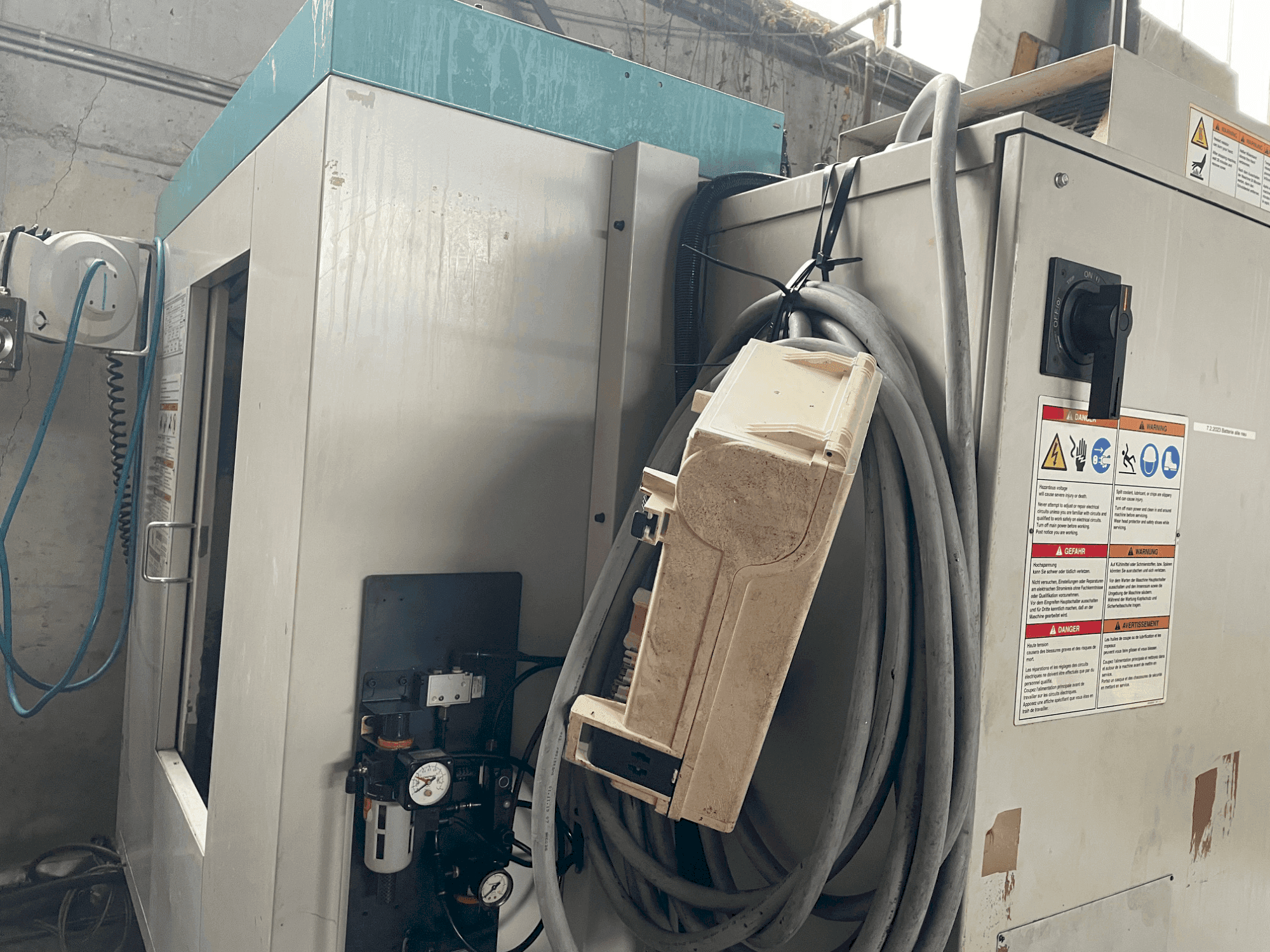 Widok z przodu maszyny Brother TC22A (1999)