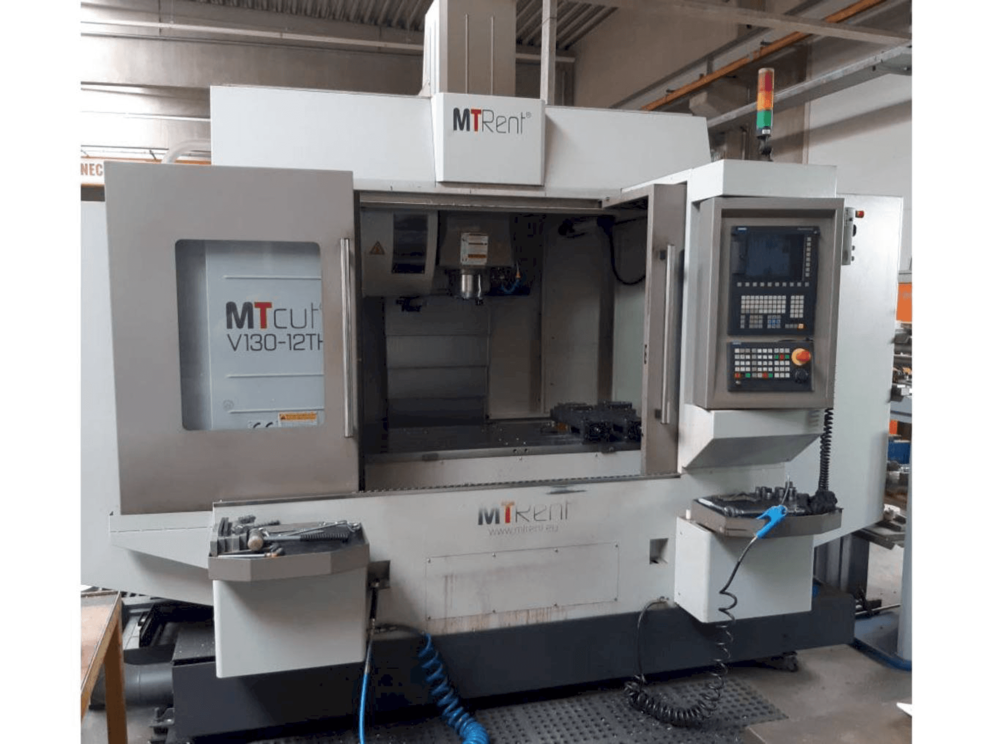 Widok z przodu maszyny MTcut V130-12TH