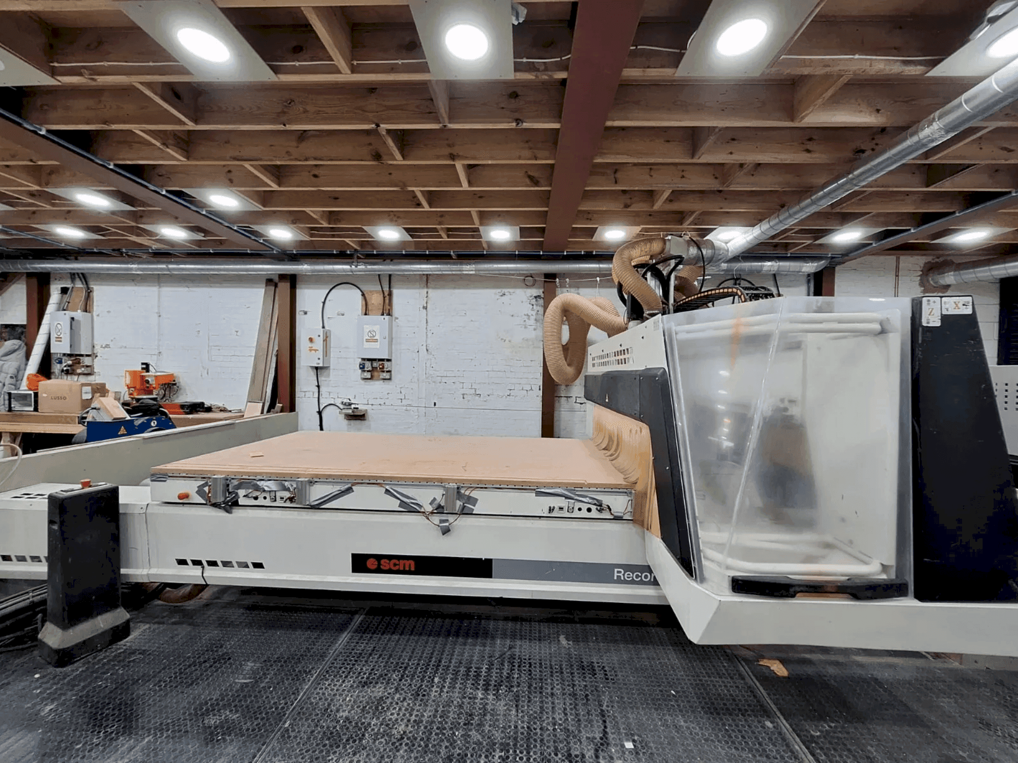 Widok z przodu maszyny SCM Record 125 N