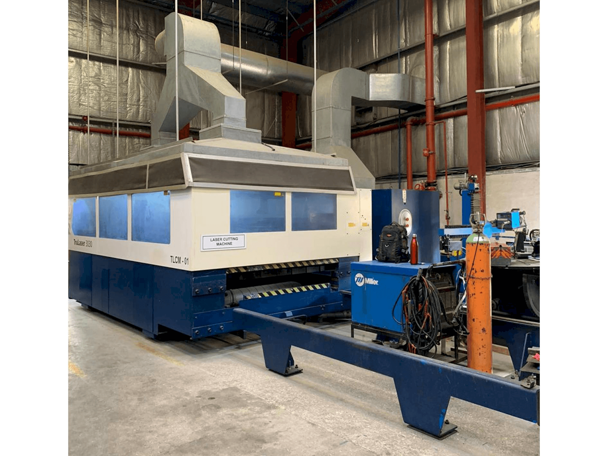 Widok z przodu maszyny Trumpf TruLaser 3030