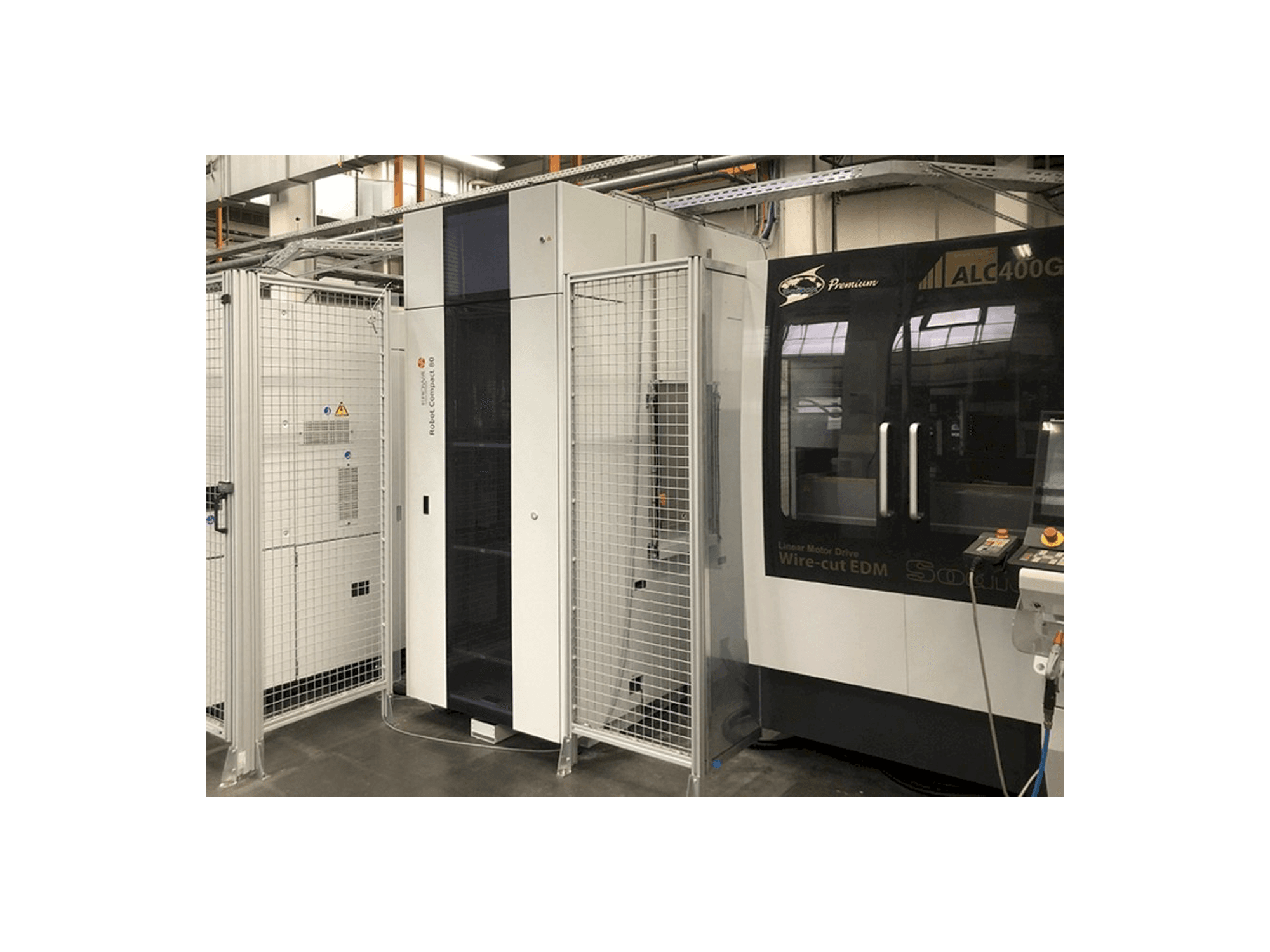 Widok z przodu maszyny Sodick ALC400G