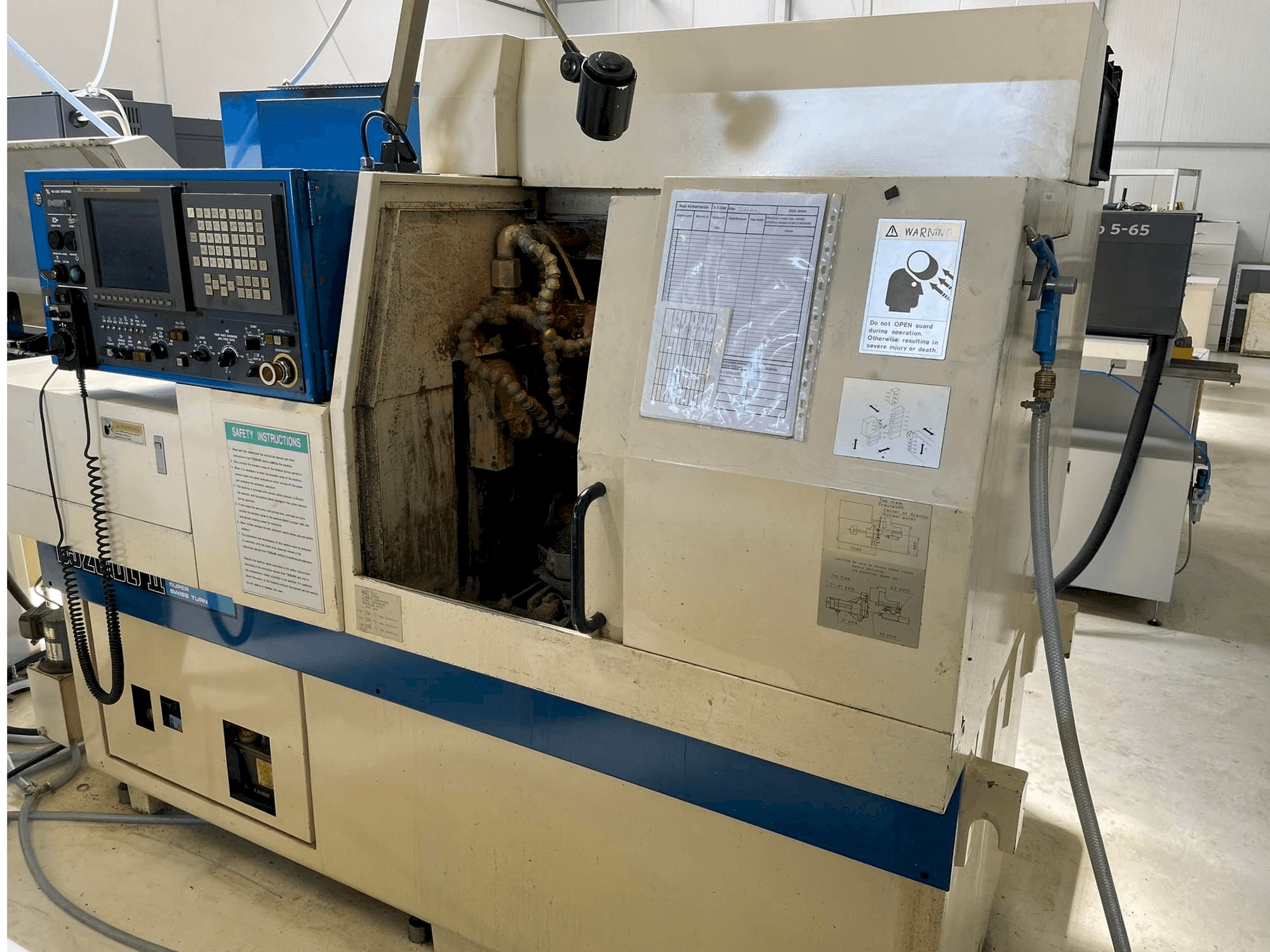 Widok prawej strony maszyny TSUGAMI BS20-II