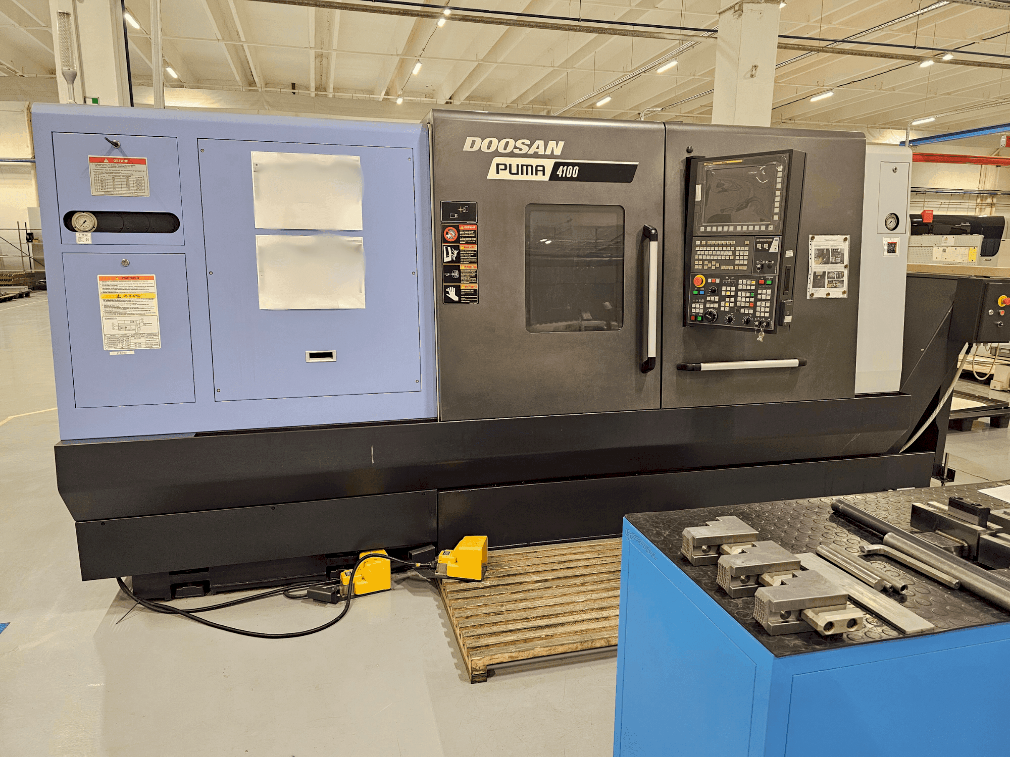 Widok z przodu maszyny DOOSAN PUMA 4100B (2018)