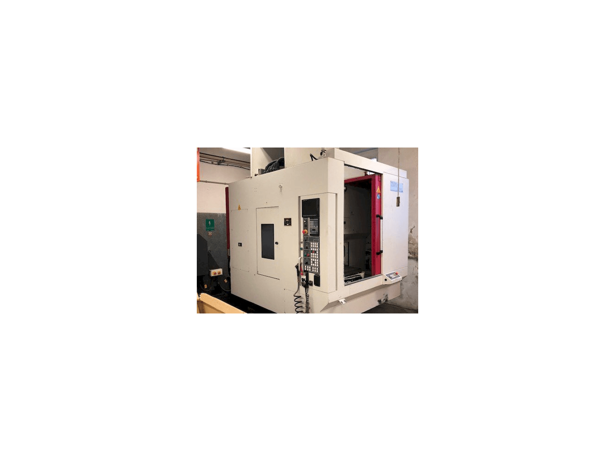 Widok z przodu maszyny Akira Seiki RMV 700 APC