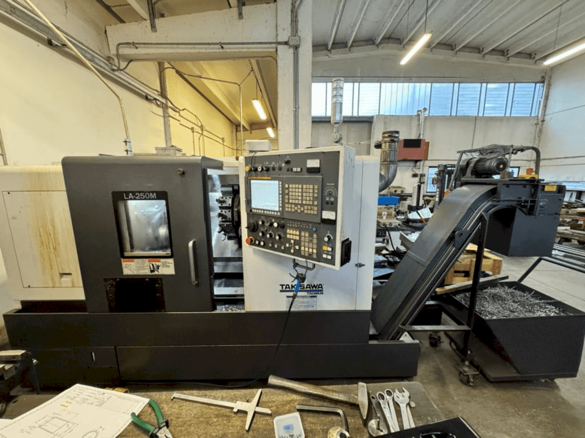 Widok z przodu maszyny Takisawa LA-250M