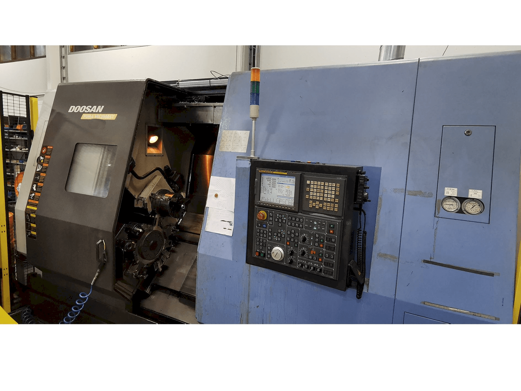 Widok z przodu maszyny Doosan Puma MX 2000 ST