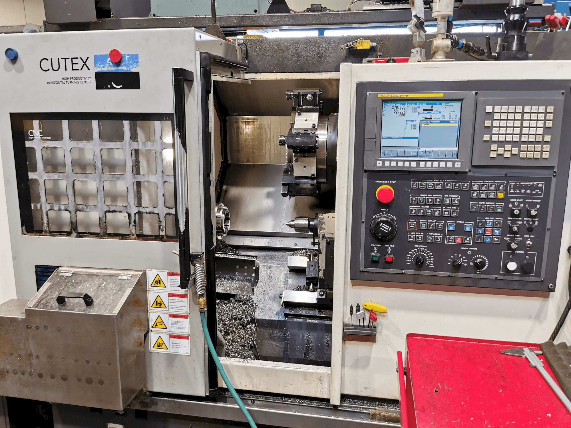 Widok z przodu maszyny HWACHEON CUTEX 160B MC