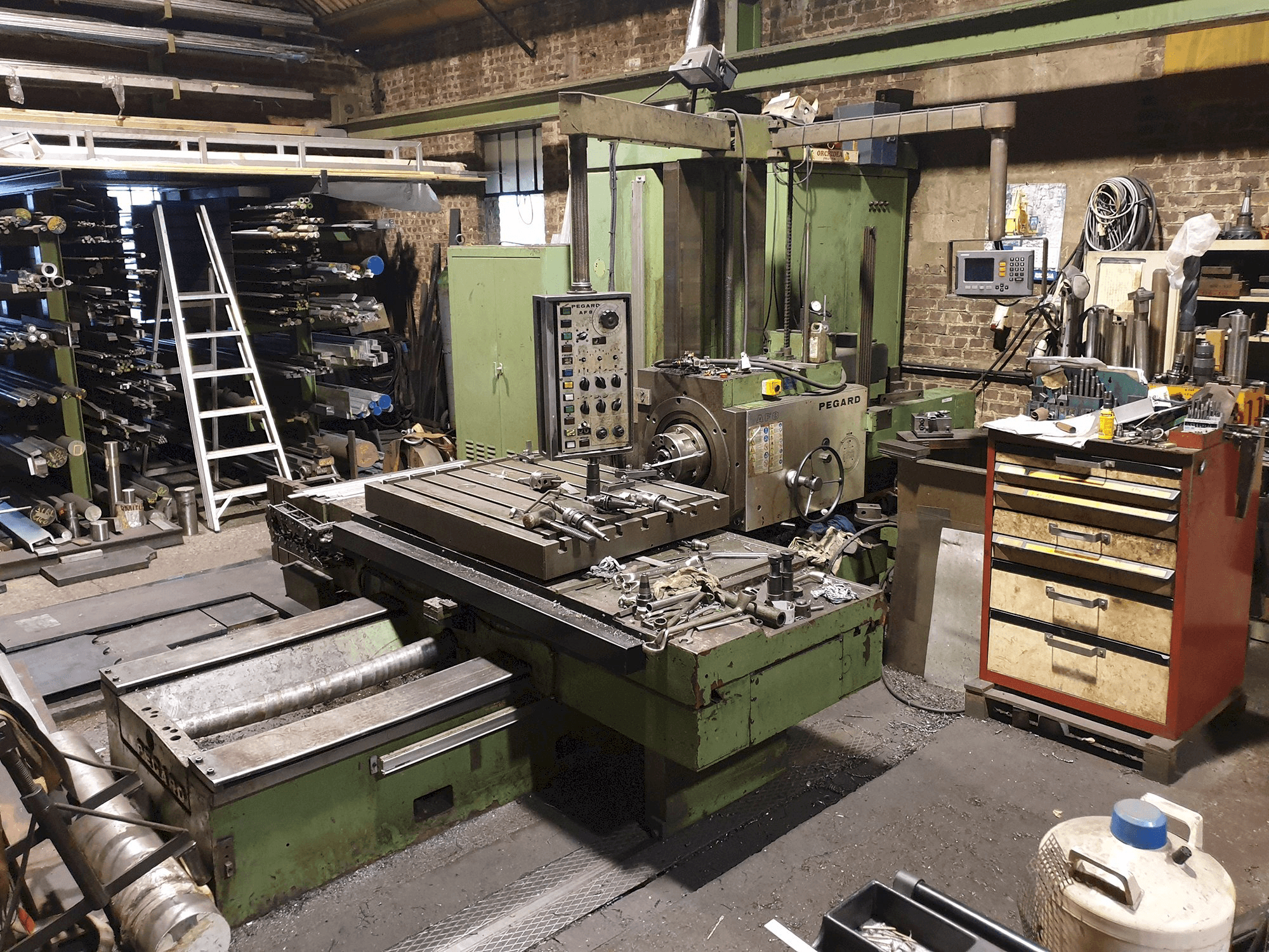 Widok z przodu maszyny PEGARD AF 8