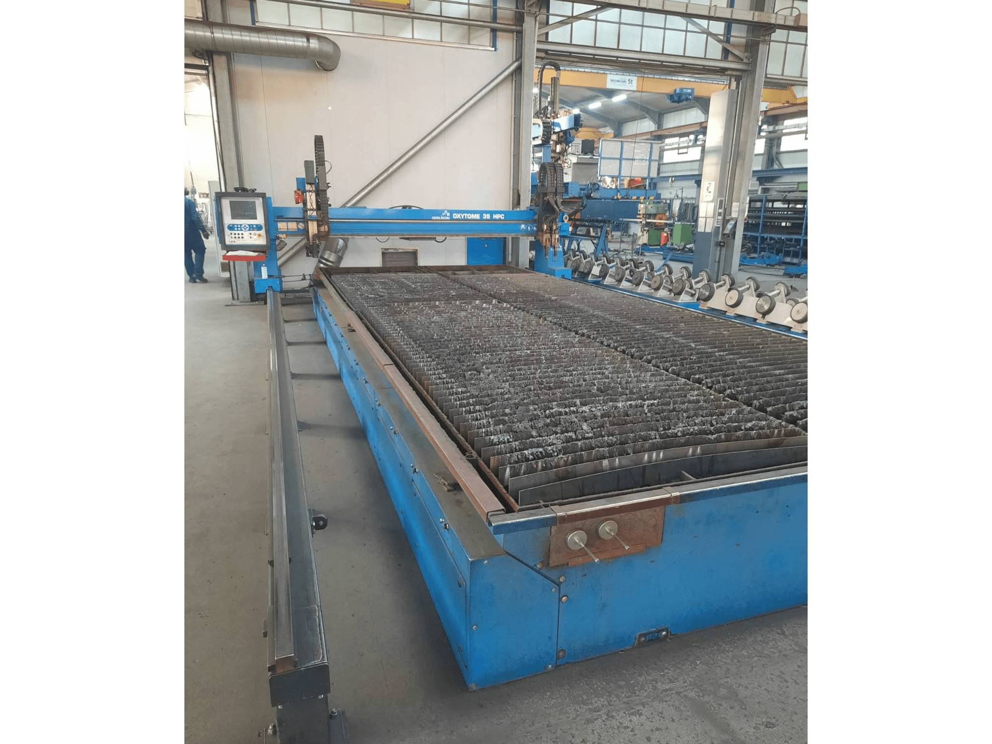 Widok z przodu maszyny Oerlikon Oxytome 35 HPC