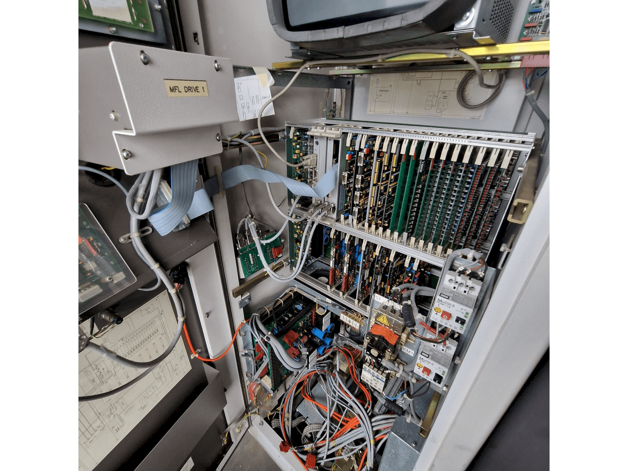 Widok z tyłu maszyny AGIE AGIECUT 150 HSS