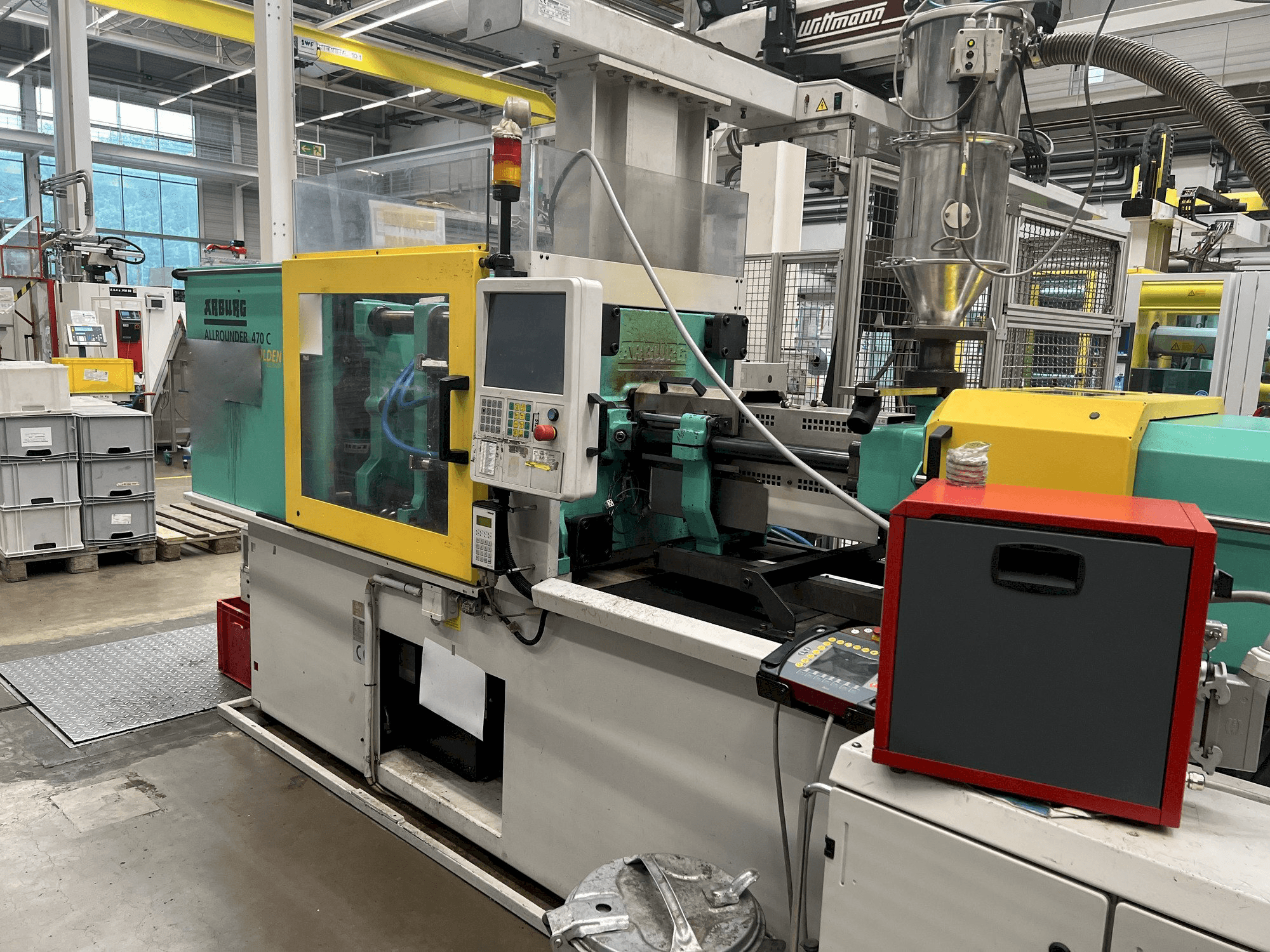 Widok z przodu maszyny Arburg 470C 1500 - 400