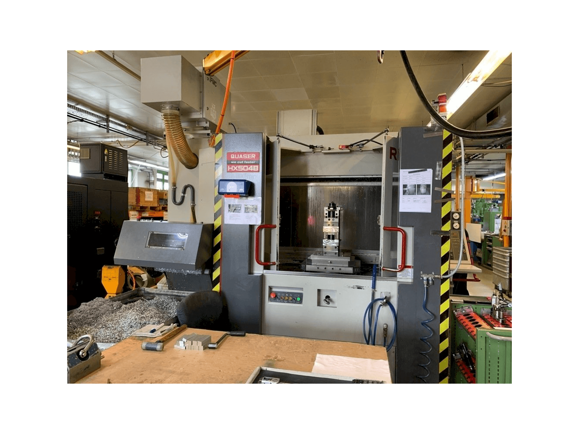 Widok z przodu maszyny Quaser HX504B