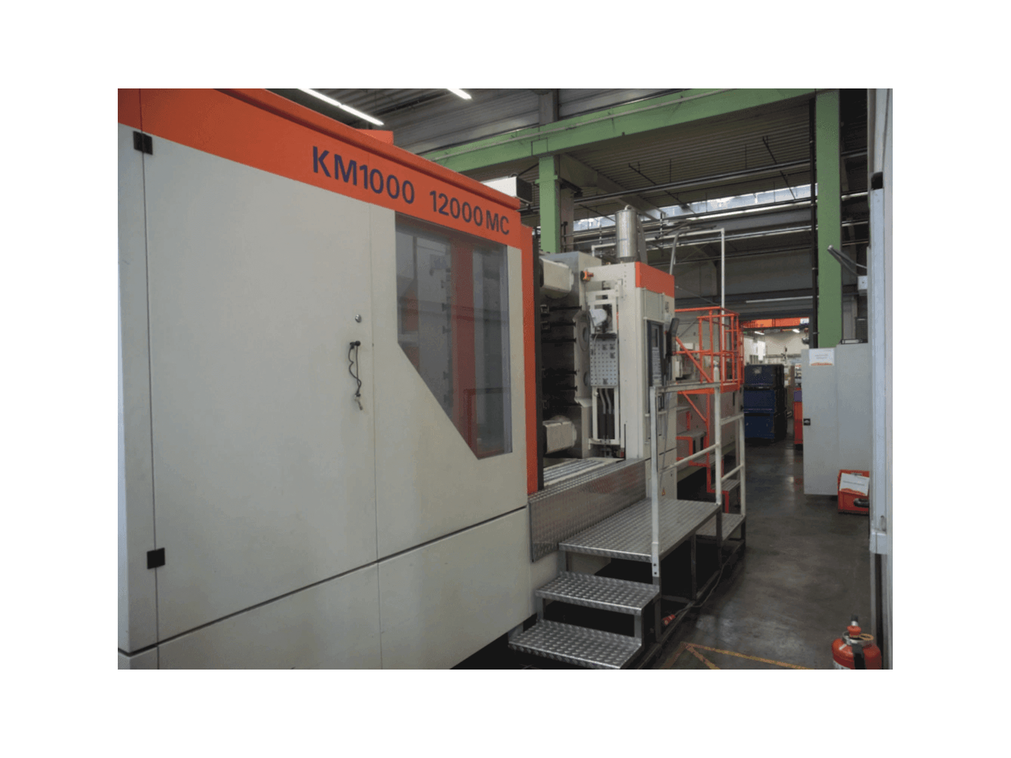 Widok z przodu maszyny Krauss Maffei 1000-12000 MC