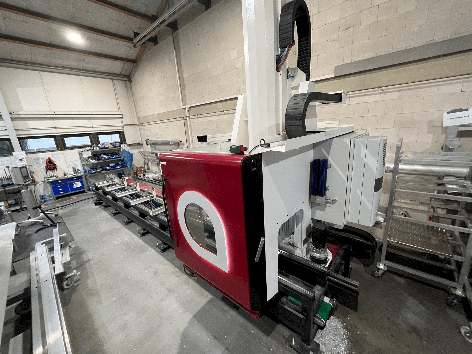 Widok z przodu maszyny Austen AX 607