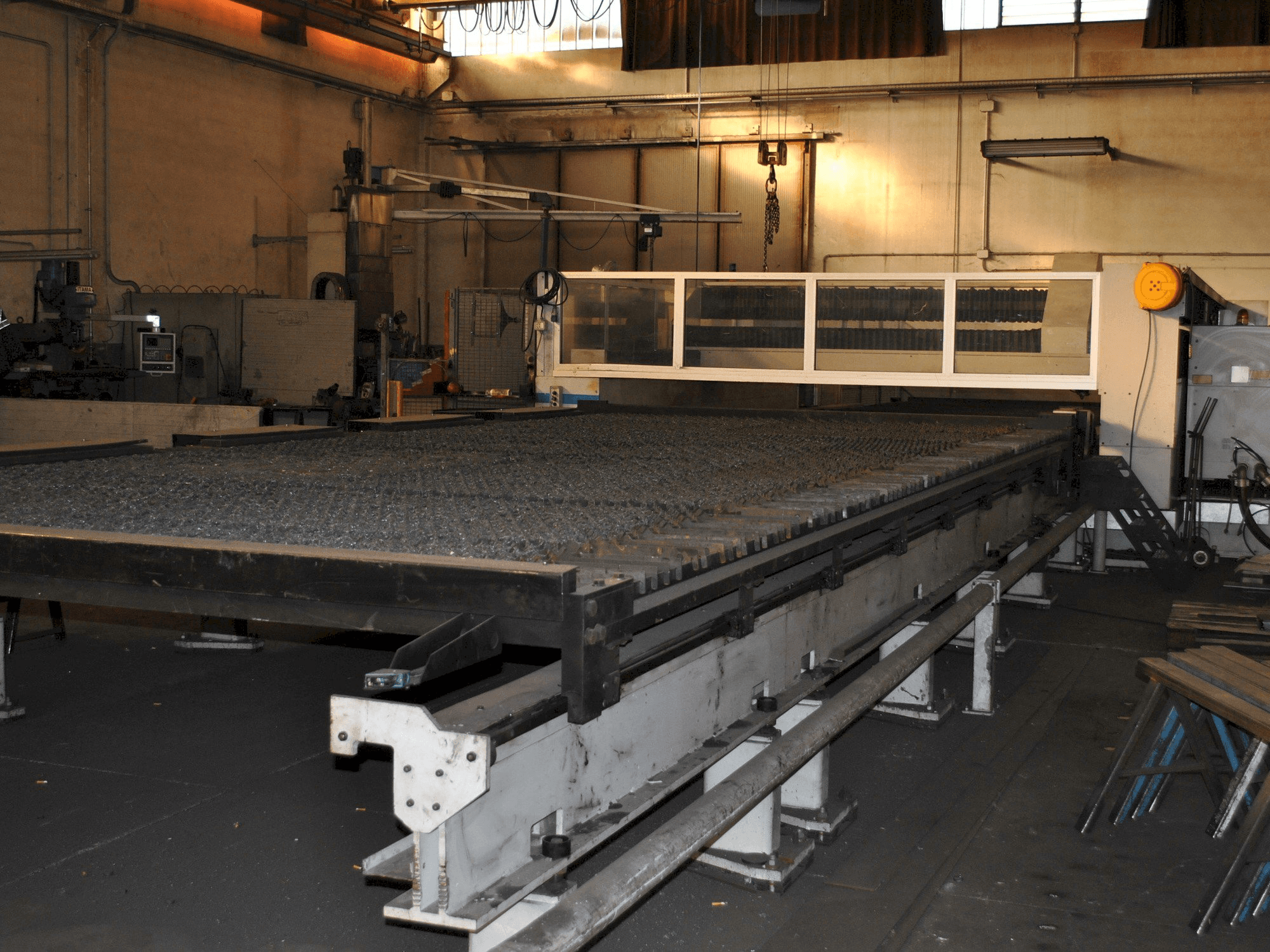 Widok z przodu maszyny LVD IMPULS 8031