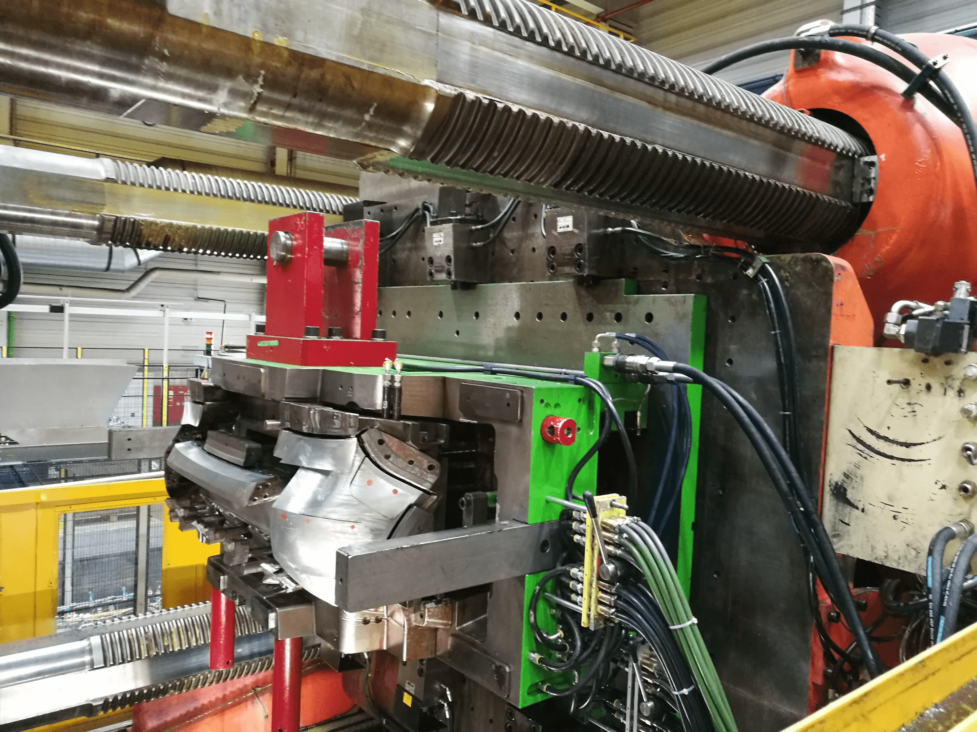 Widok z lewej maszyny Husky EL 4000 RS 170/145