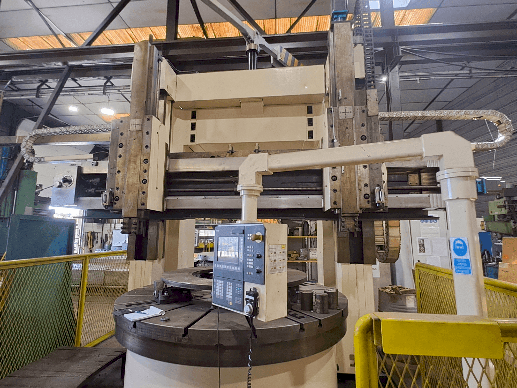 Widok z przodu maszyny WUXI C 5225x16/10