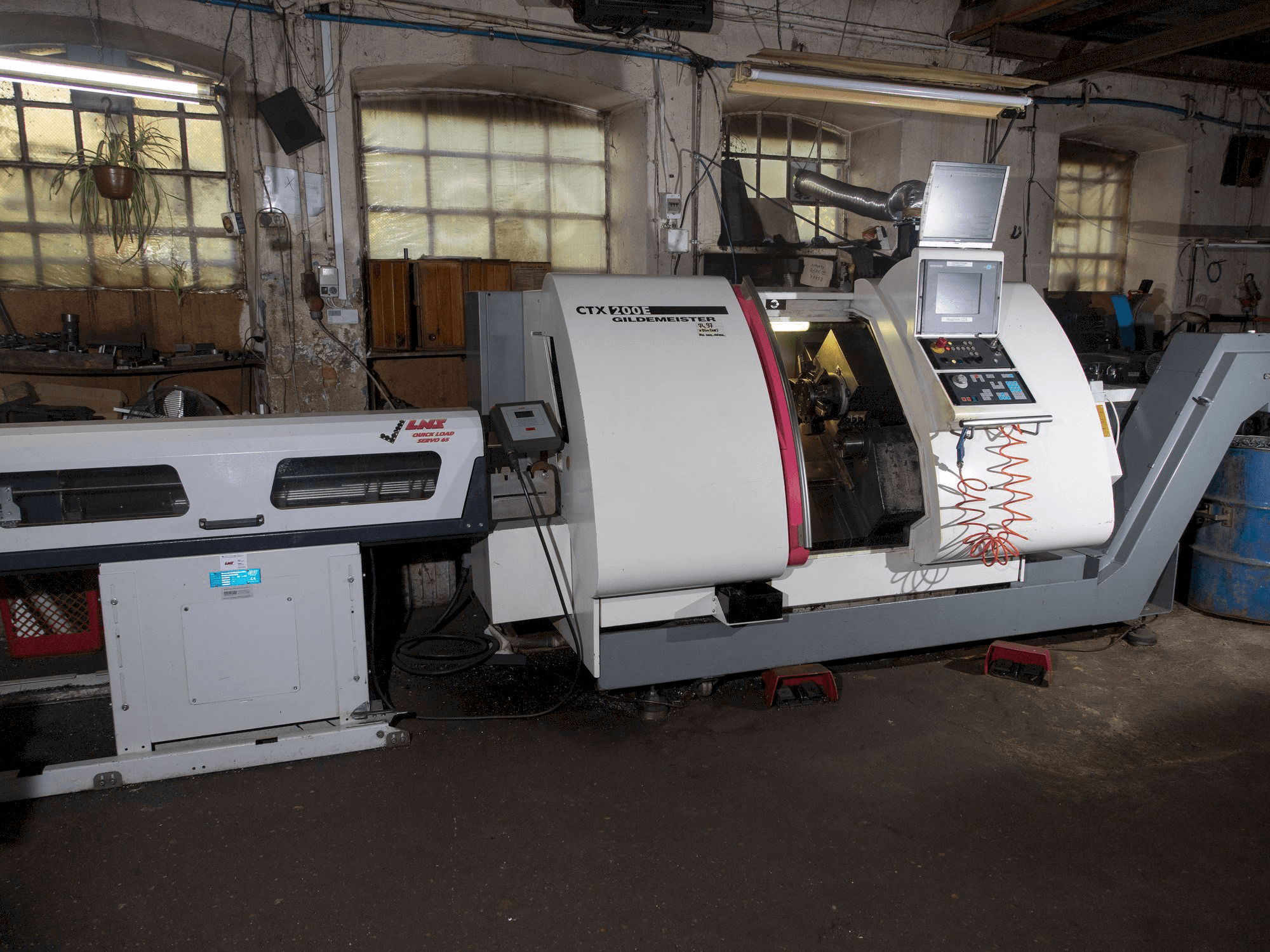 Widok z przodu maszyny Gildemeister CTX-200 E