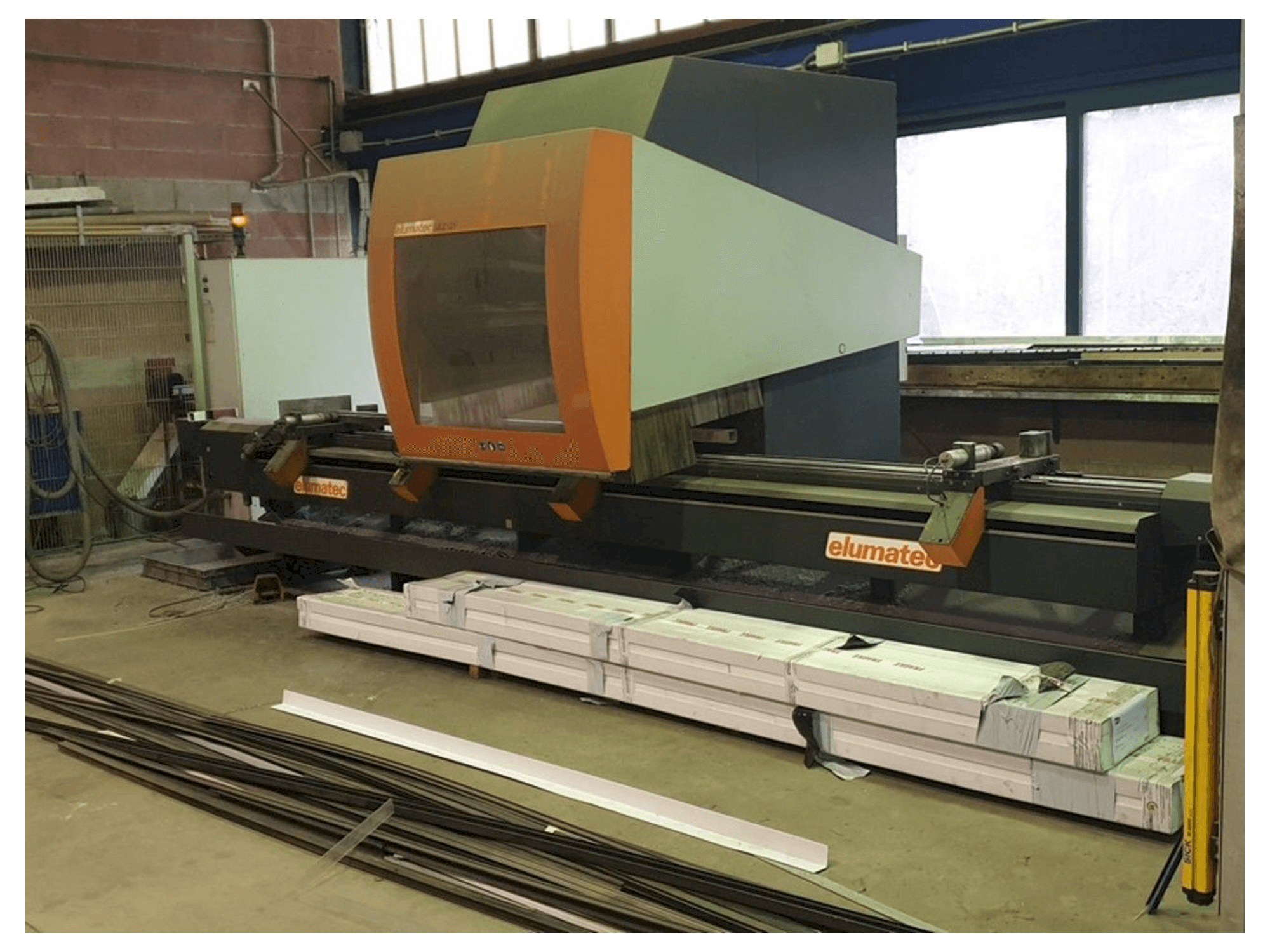 Widok z przodu maszyny Elumatec SBZ 131