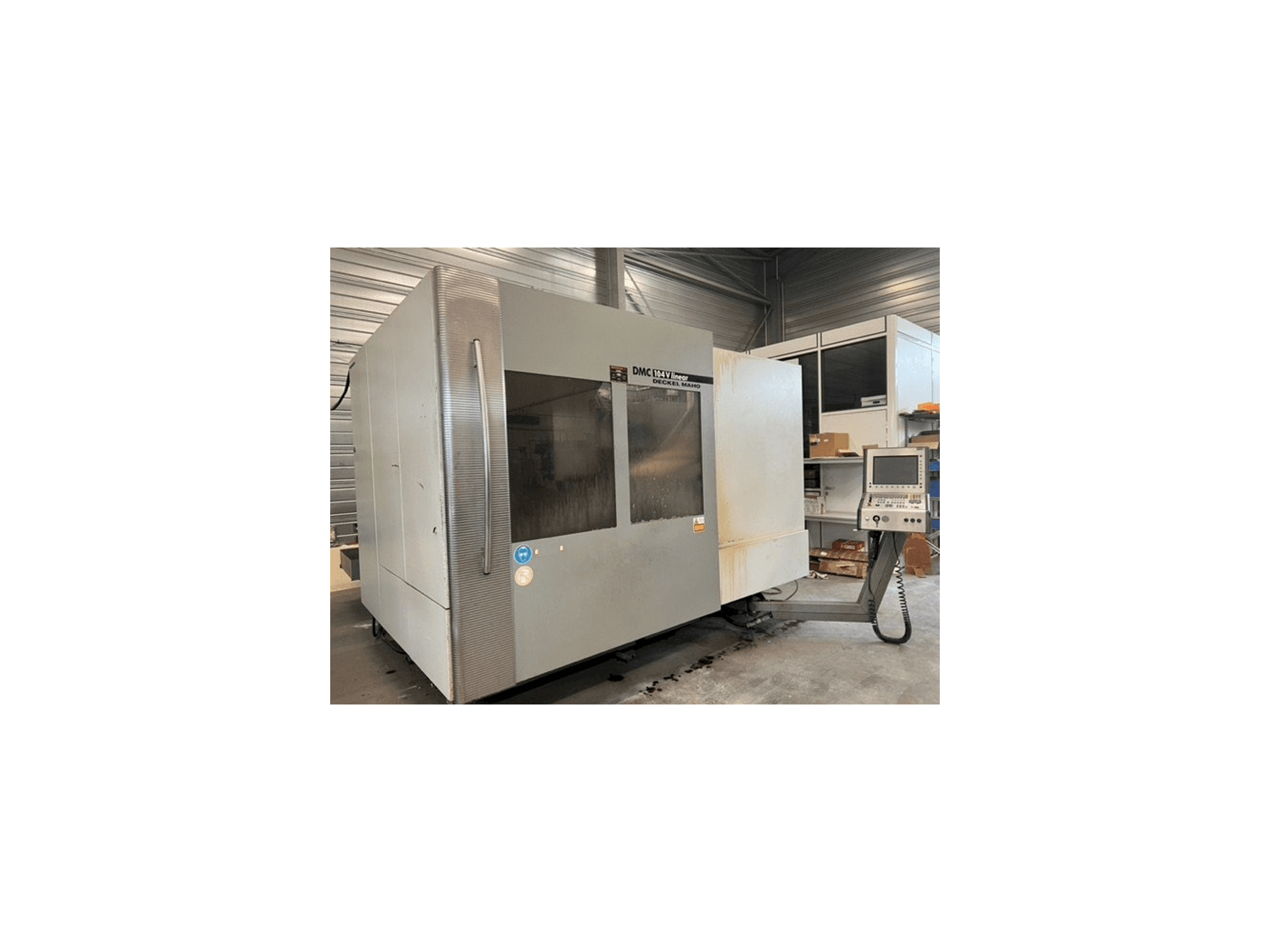 Widok z przodu maszyny DMG Deckel Maho 104 V linear