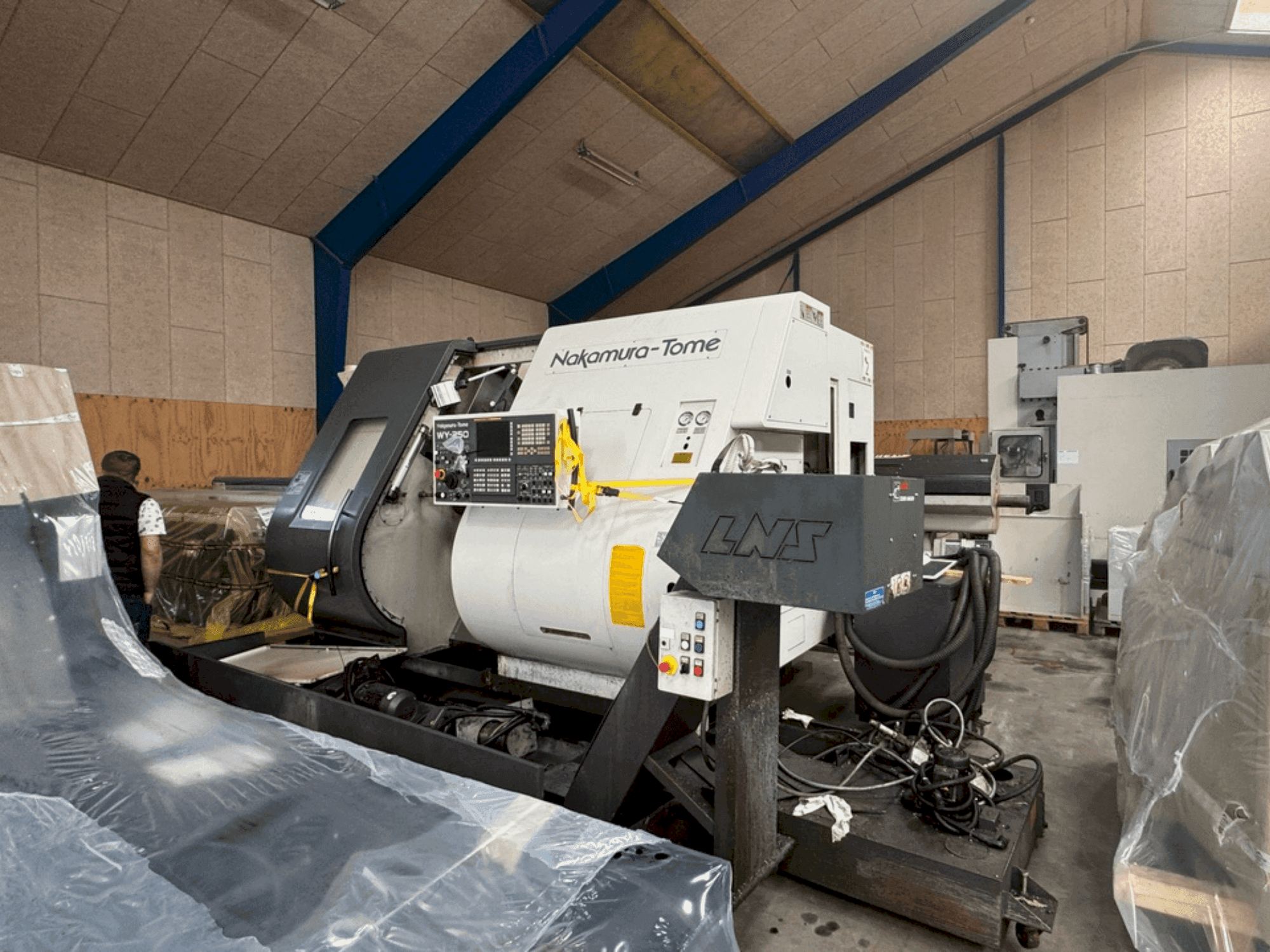 Widok z przodu maszyny NAKAMURA-TOME WY-250
