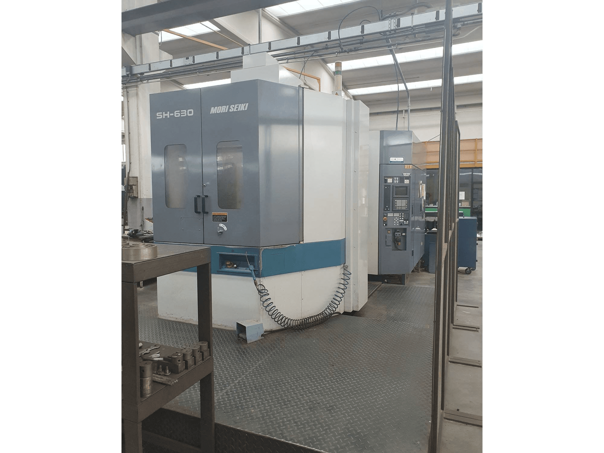 Widok z przodu maszyny MORI SEIKI SH-630