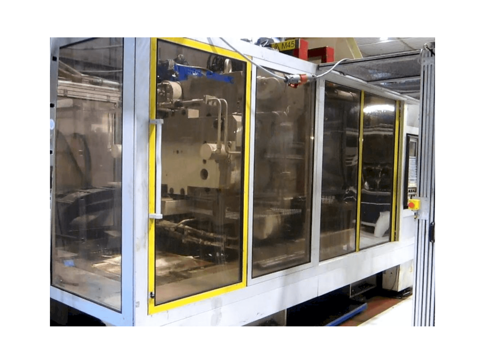 Widok z przodu maszyny Krauss Maffei KM 800/5700 MC