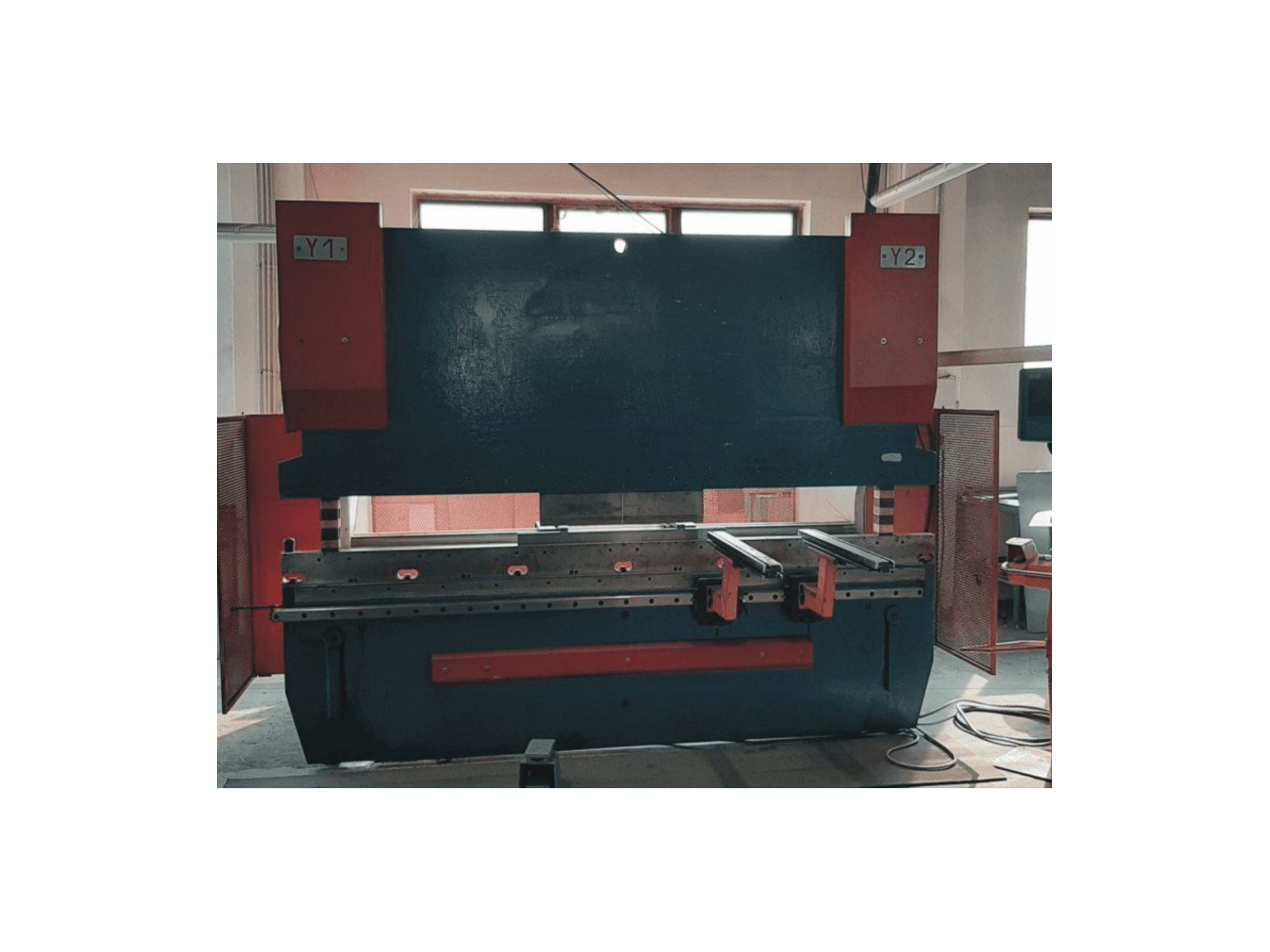 Widok z przodu maszyny BEYELER PR6