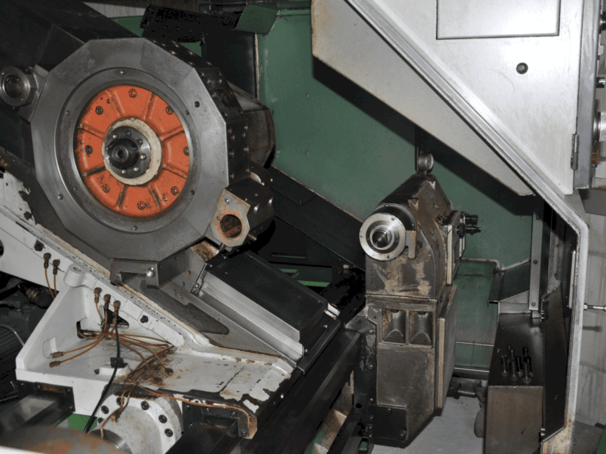 Widok z przodu maszyny Mazak QT 35 N x 1000