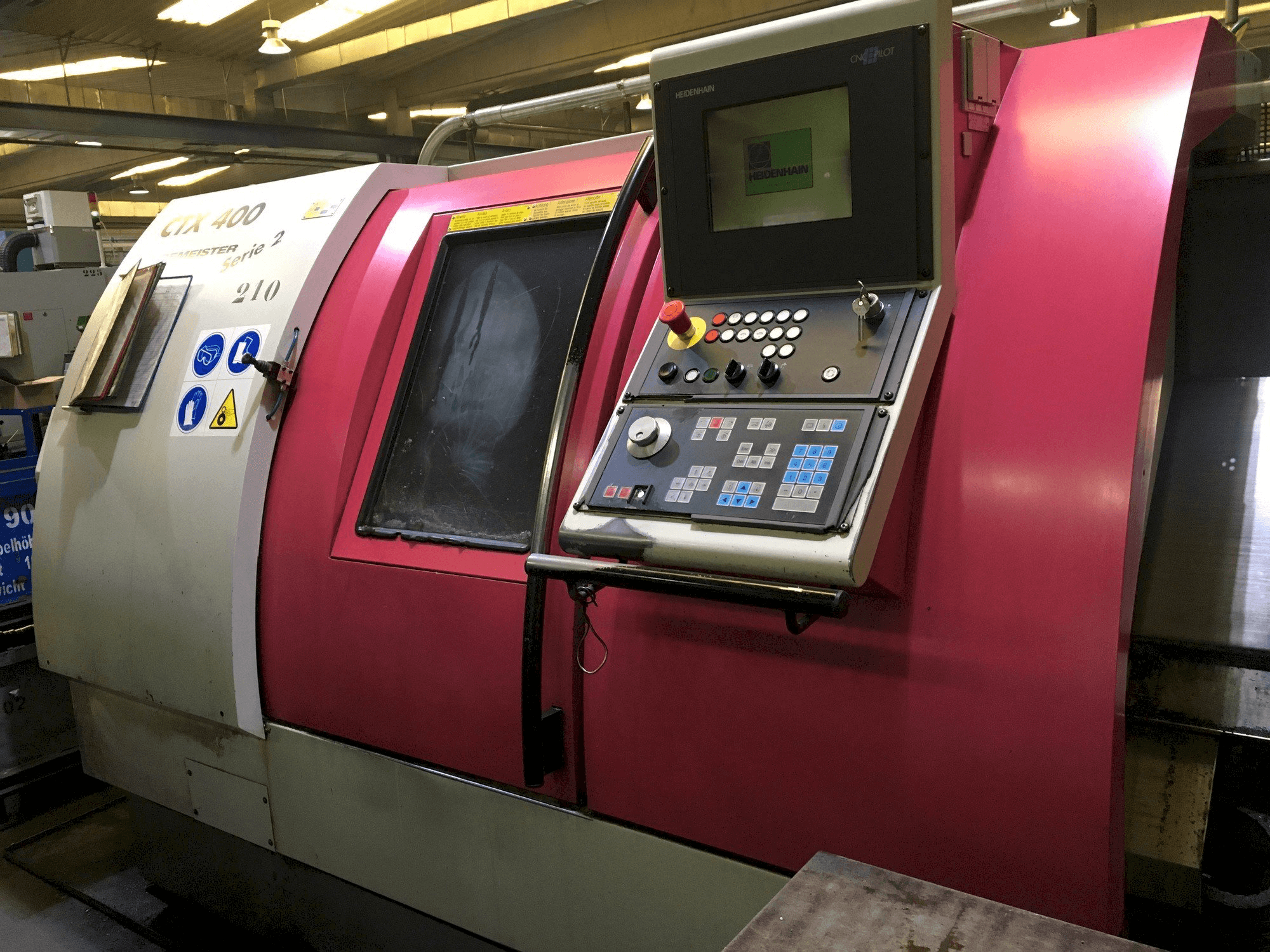 Widok z przodu maszyny Gildemeister CTX-400 S2