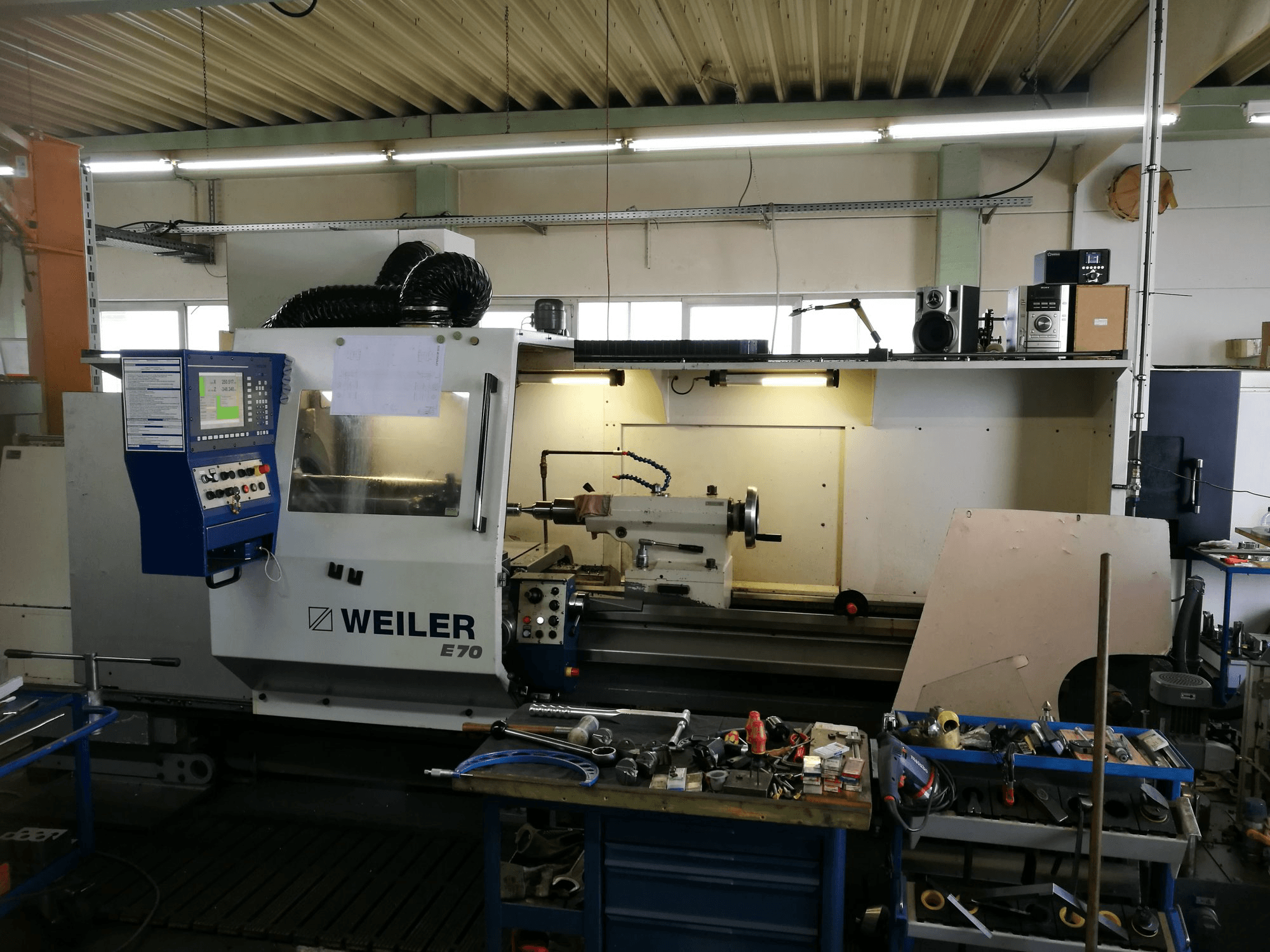 Widok z przodu maszyny Weiler E70/3000