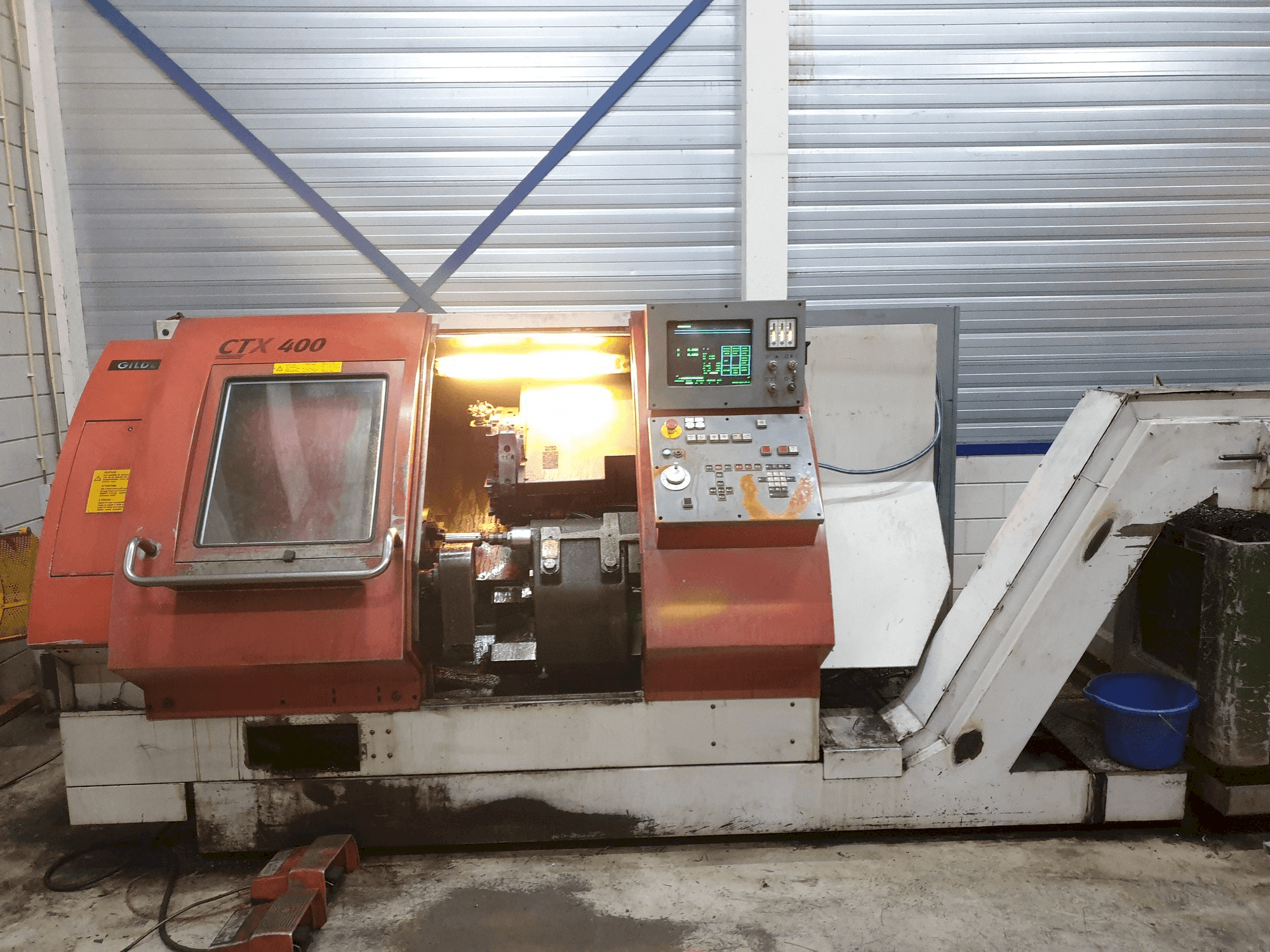 Widok z przodu maszyny Gildemeister CTX 400