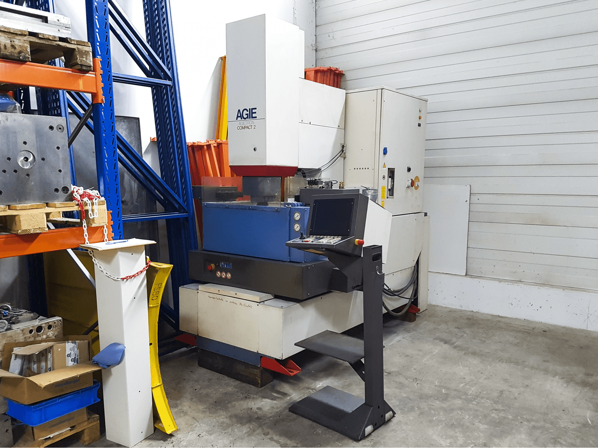 Widok z prawej maszyny AGIE AGIETRON Compact 2