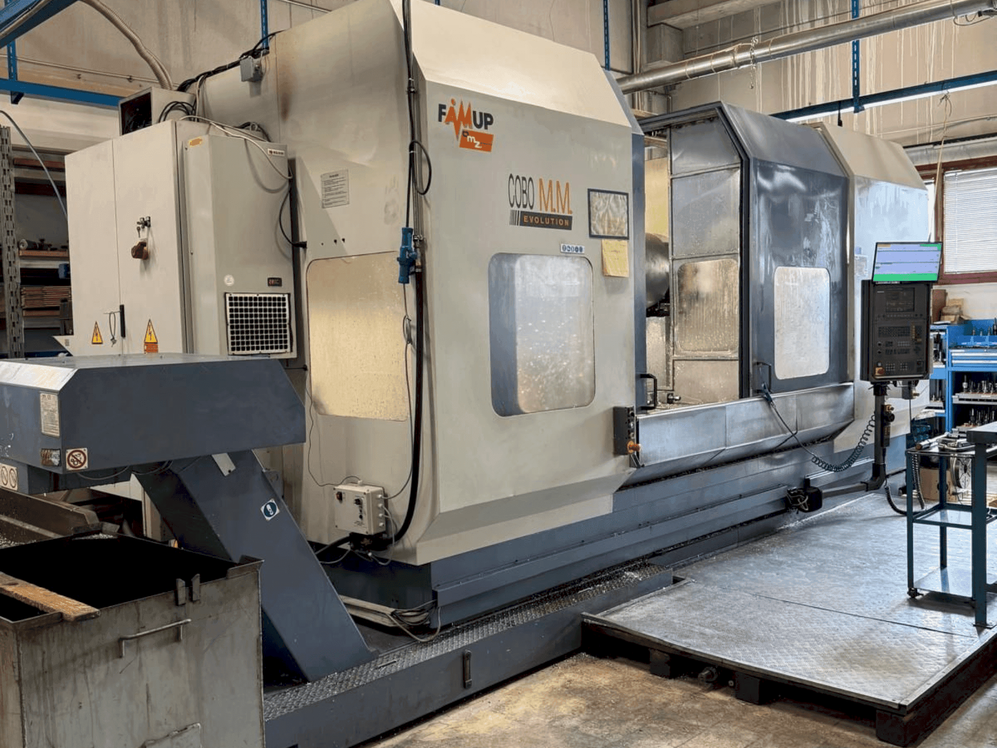 Widok z przodu maszyny FAMUP COBO MM 3000