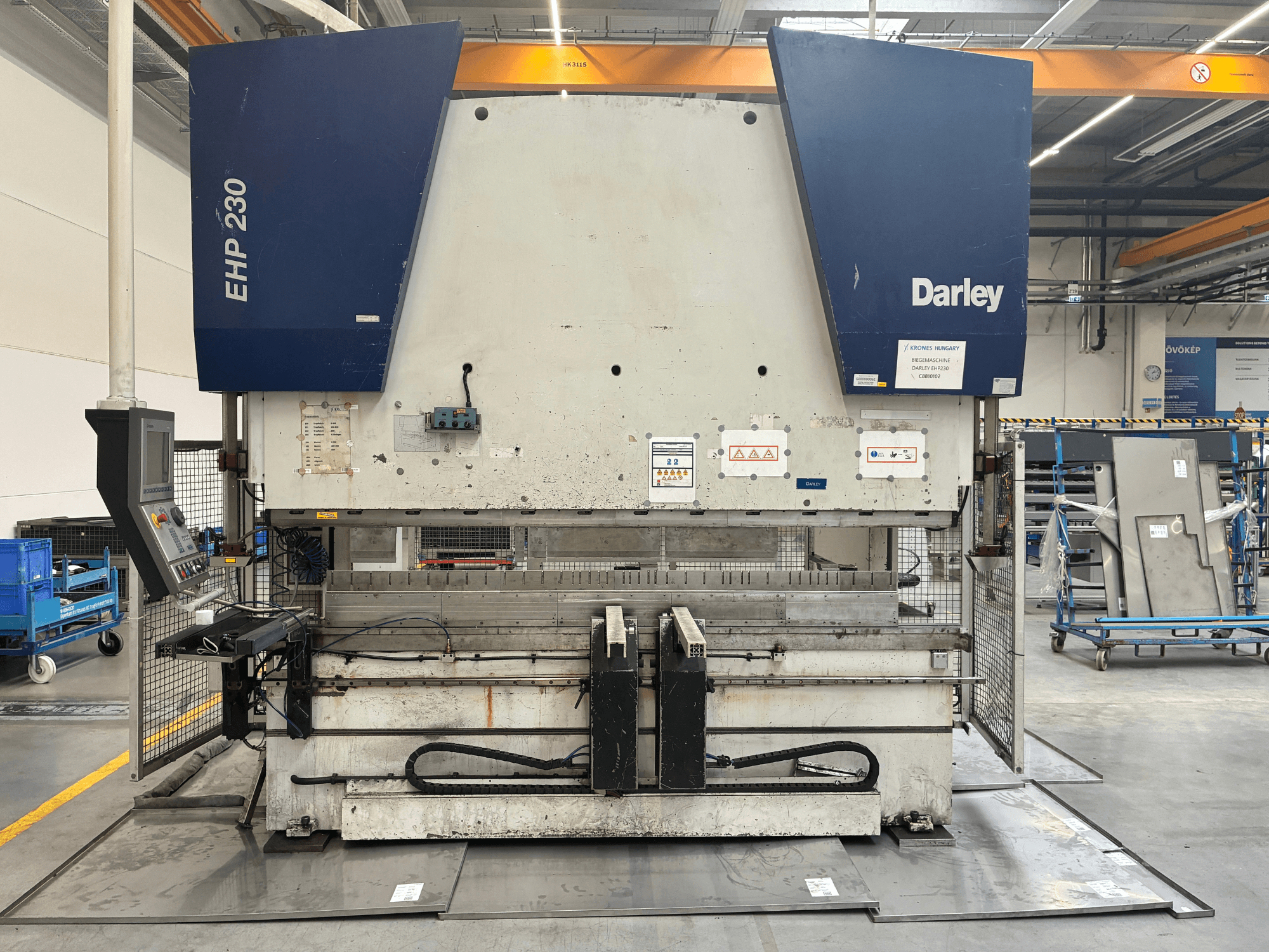 Prasa hydrauliczna Darley EHP-LS 230.31/25 w widoku z przodu, z panelem sterowania i etykietami bezpieczeństwa.