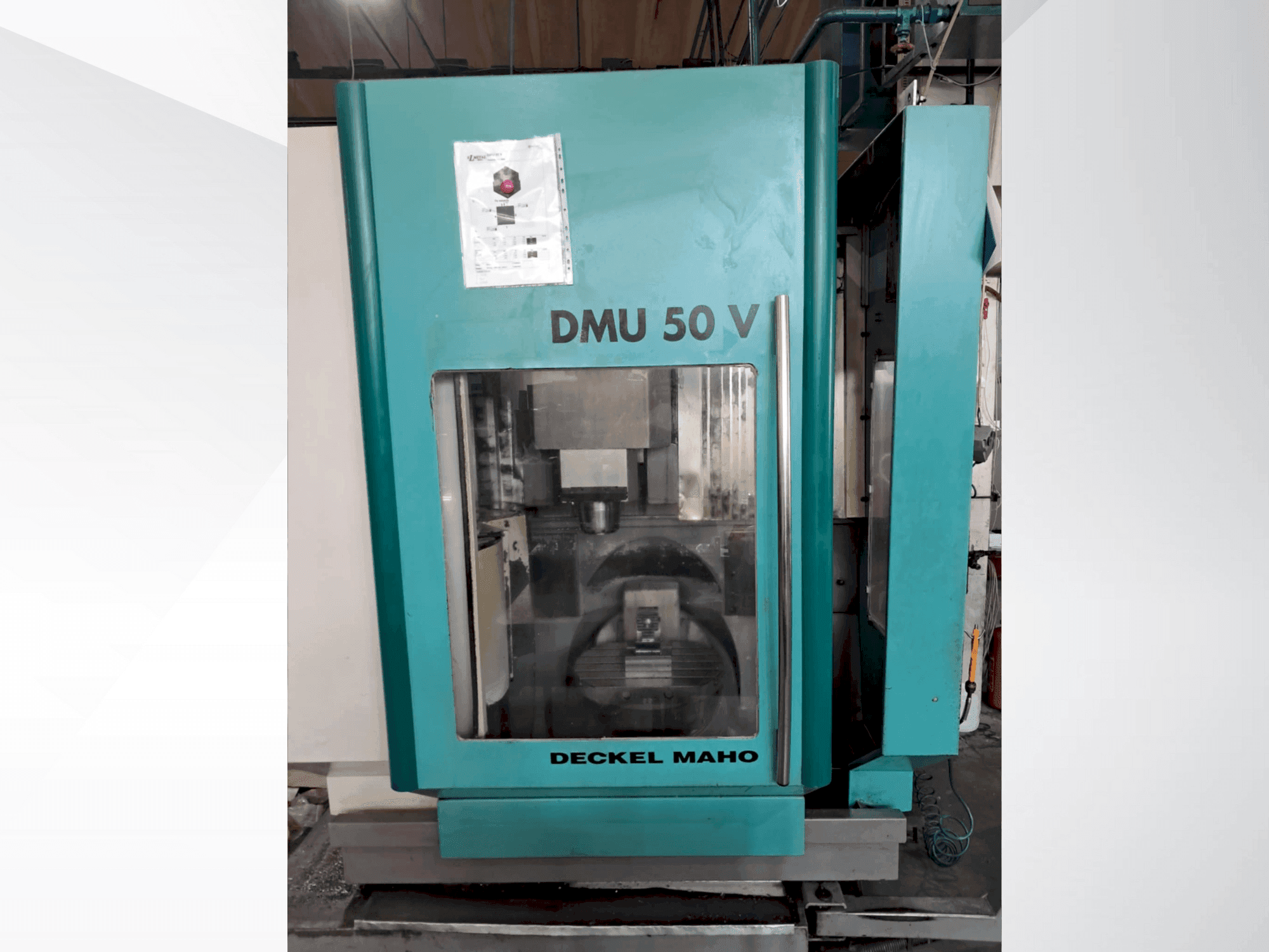 Widok z przodu maszyny DECKEL MAHO DMU 50V