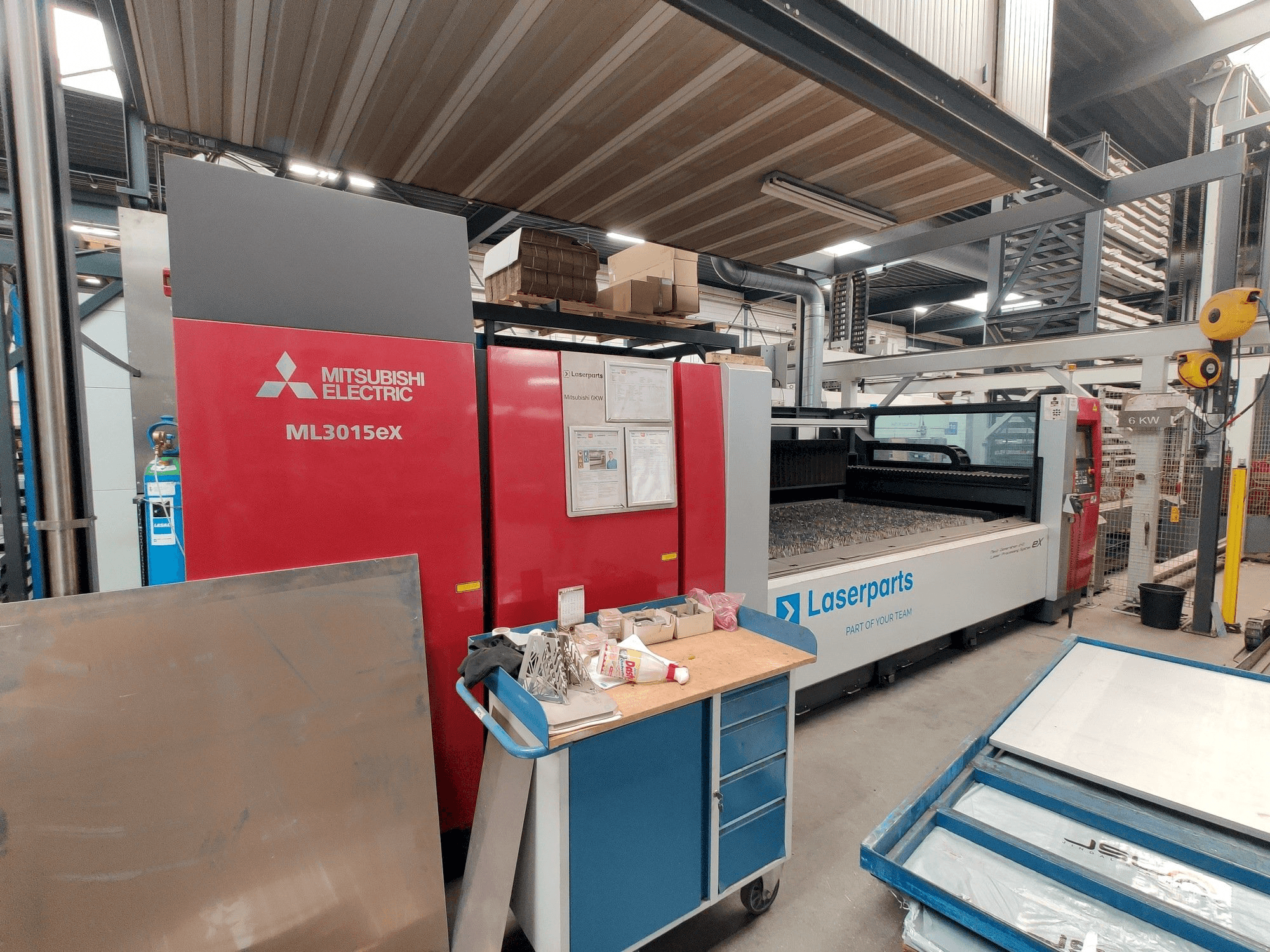 Widok z lewej maszyny Mitsubishi ML3015eX(S2)-60XF