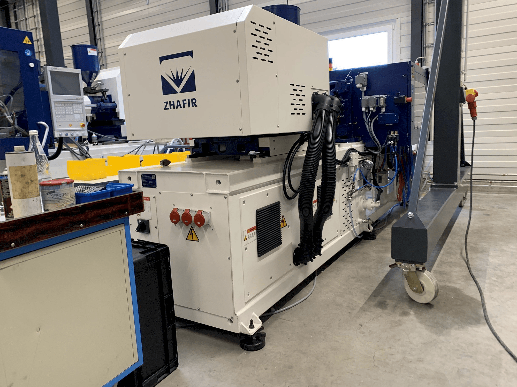 Widok lewej strony maszyny ZHAFIR ZERES 600 Haitian