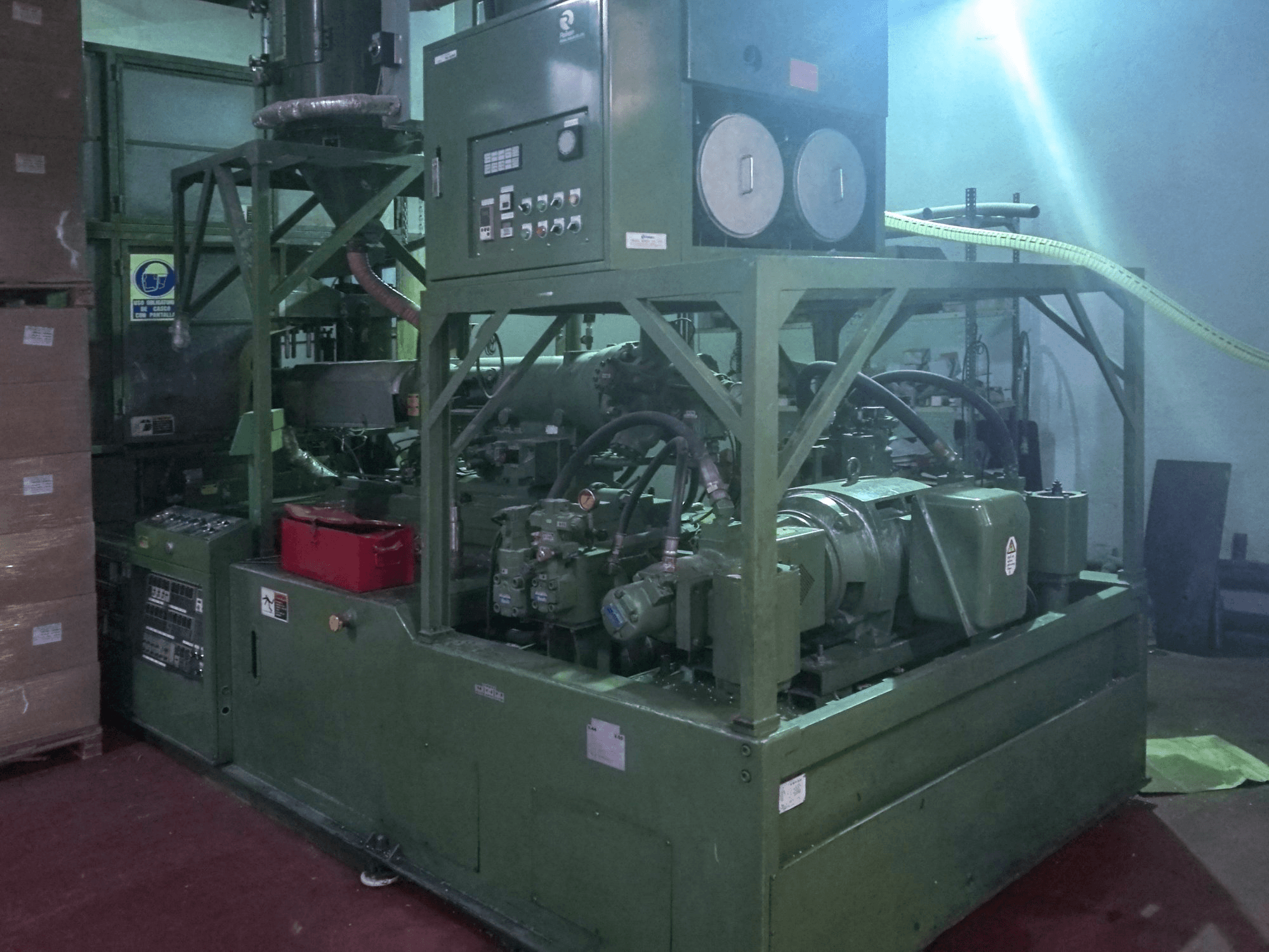 Widok z prawej maszyny NISSEI ASB 650 EXH