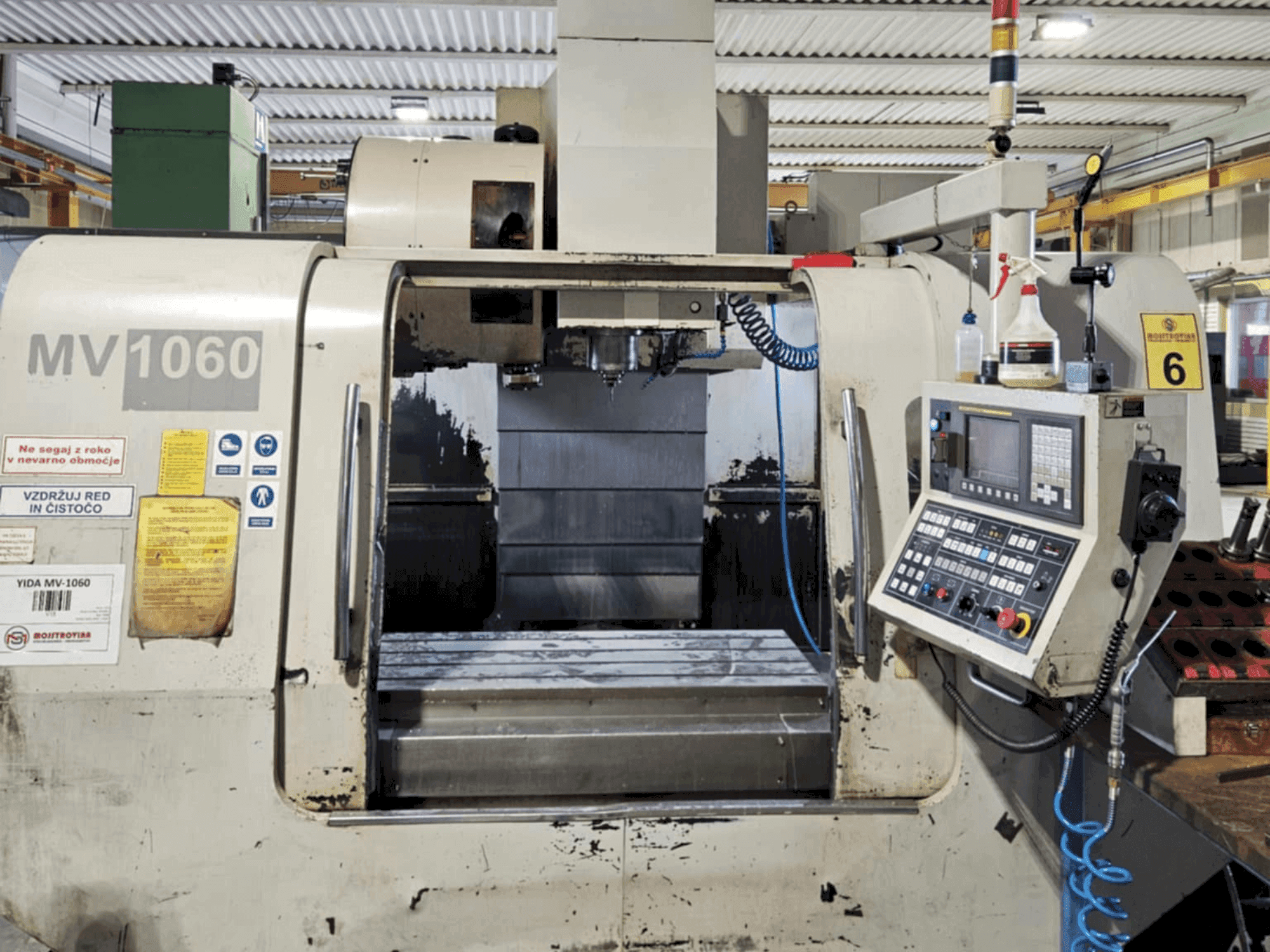 Widok z przodu maszyny Yida MV-1060