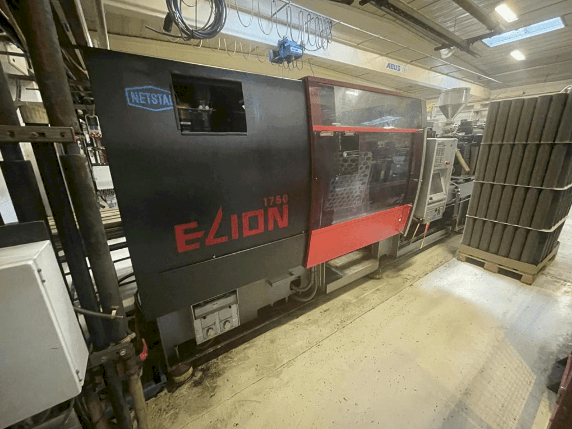 Widok z przodu maszyny Netstal Elion 1750-840