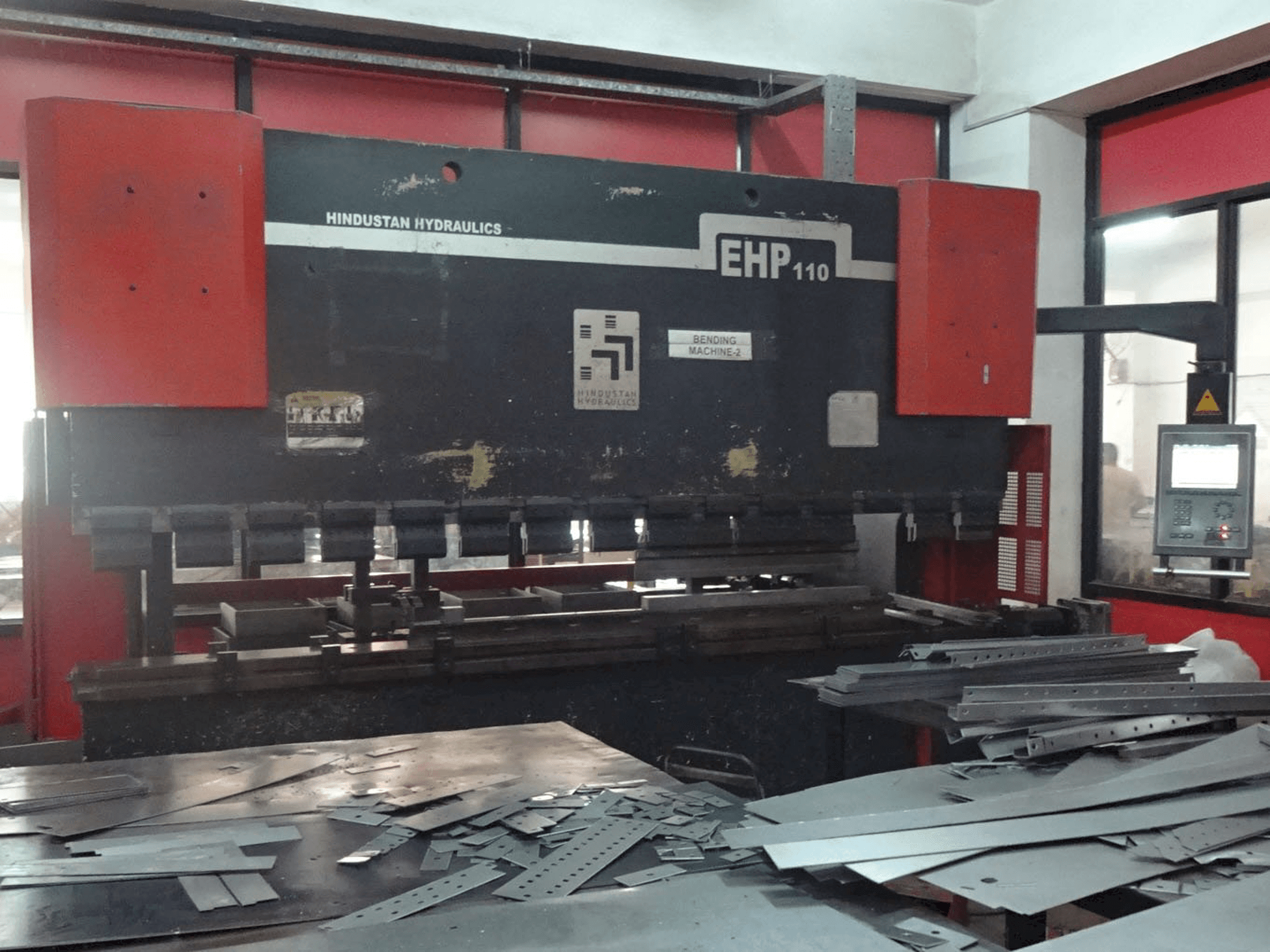 Widok z przodu maszyny Hindustan Hydraulics EHP 110